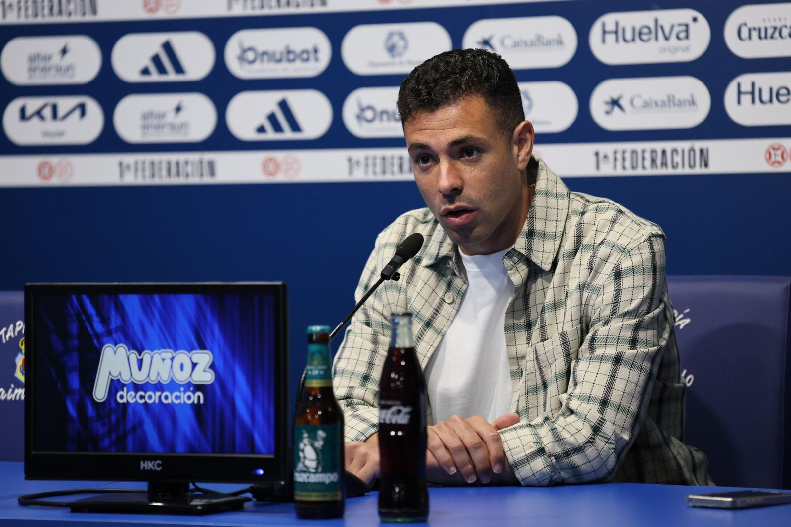 Álvaro Bustos durante la rueda de prensa.