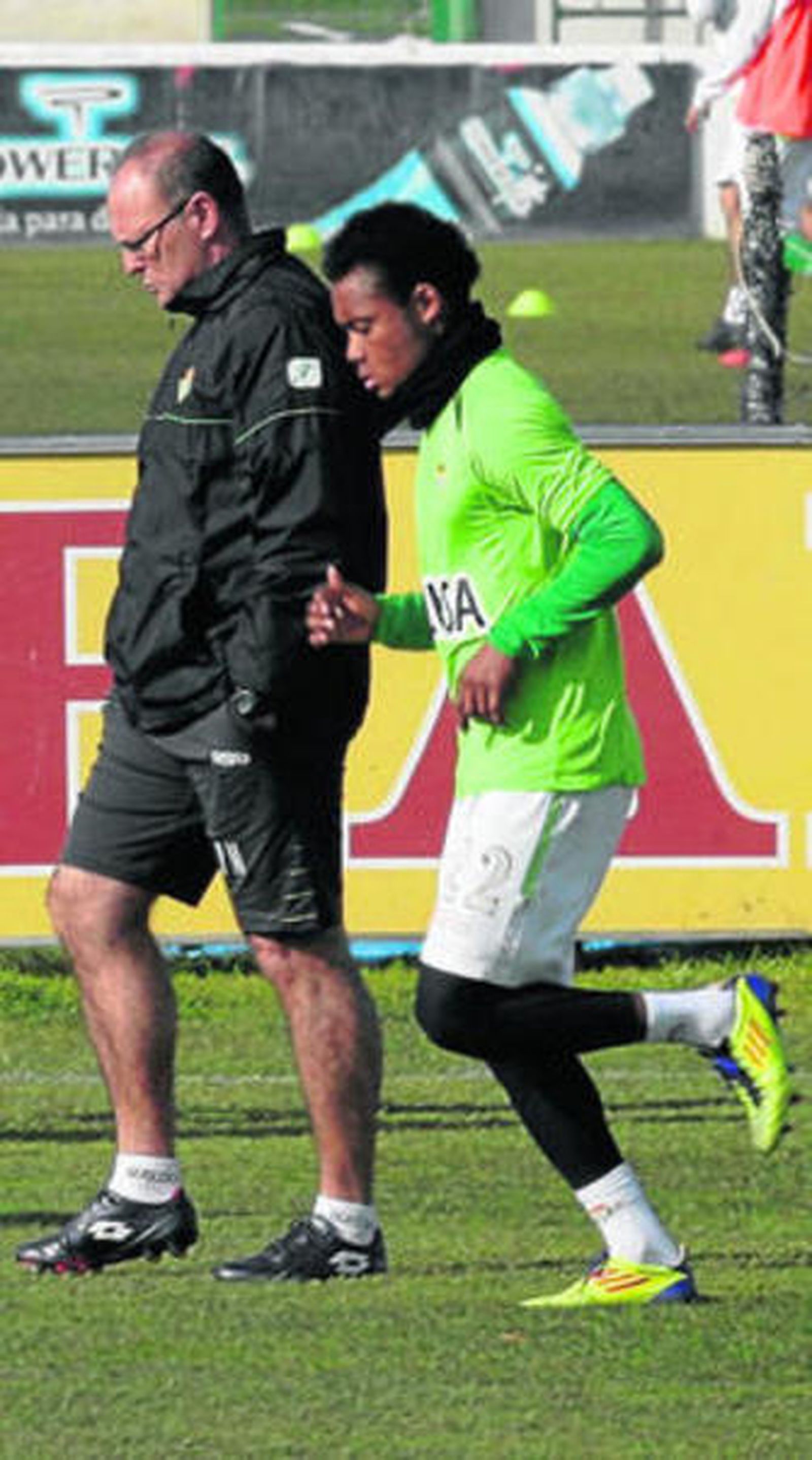 Nelson realiza carrera junto a Mel.