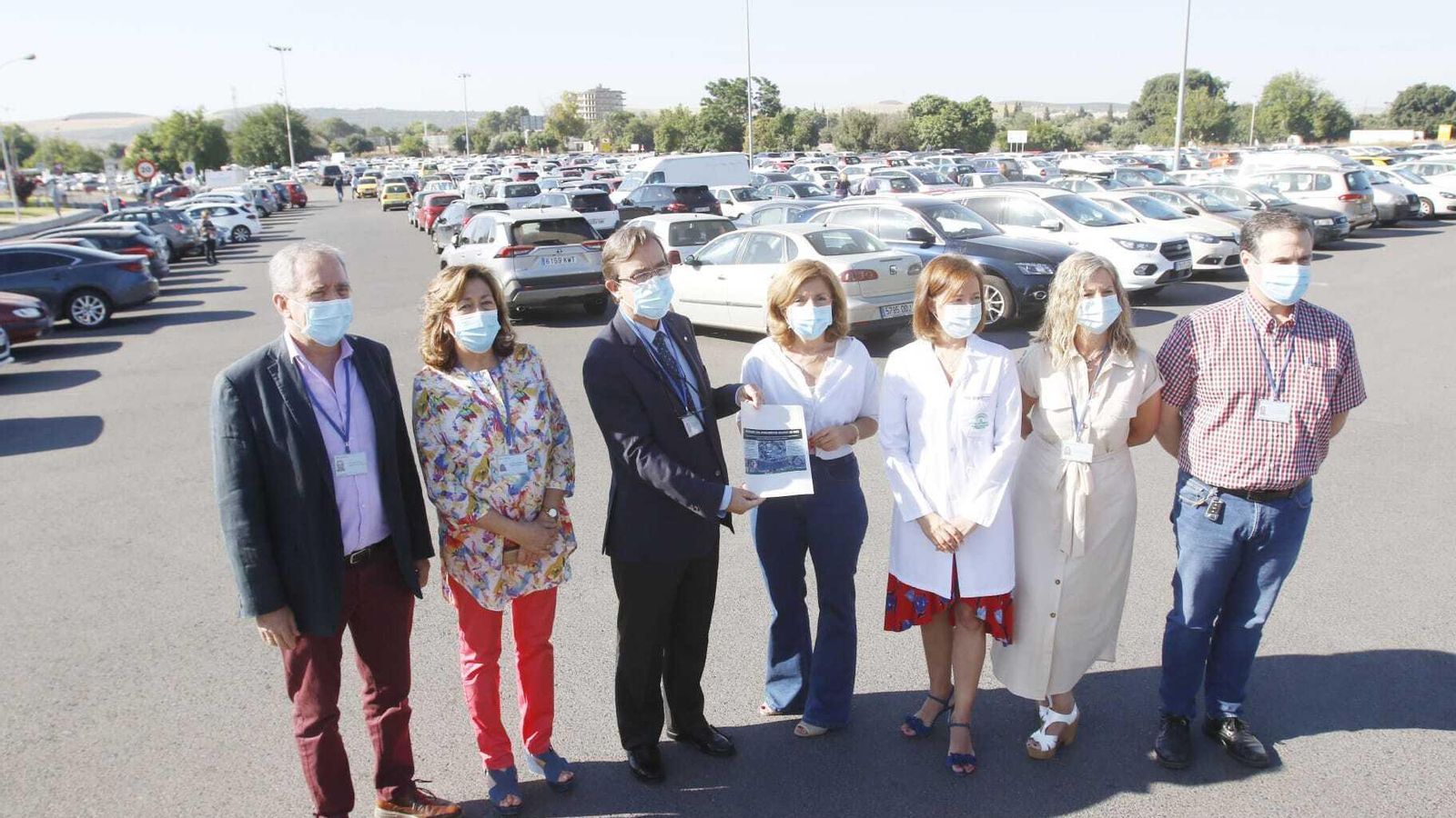 Representantes del SAS en la presentación del contrato para la gestión del aparcamiento.