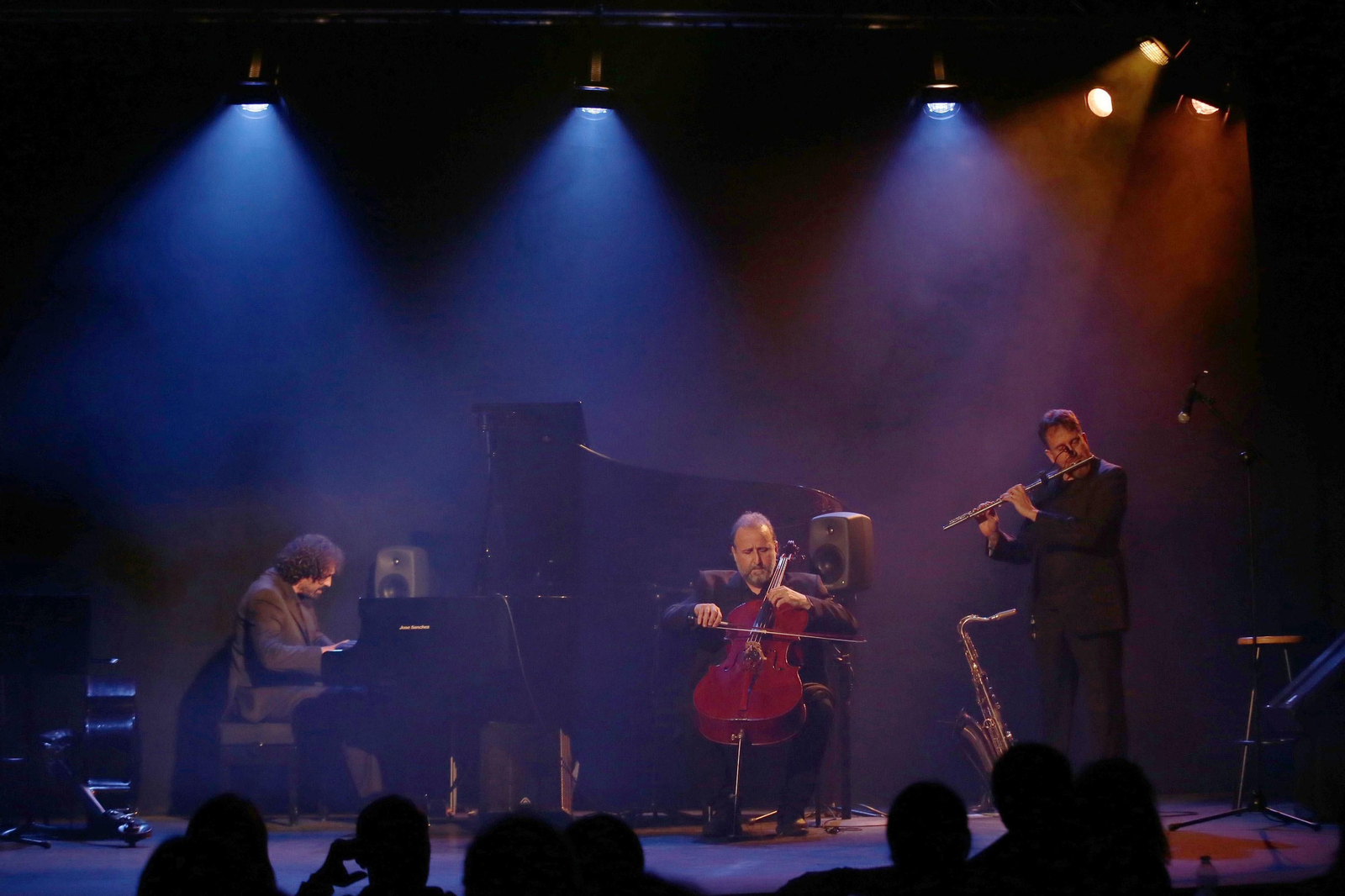 Pablo Suárez, al piano; José Luis López, al chelo; y Ramiro Obedman, a la flauta, en Sala Paúl.