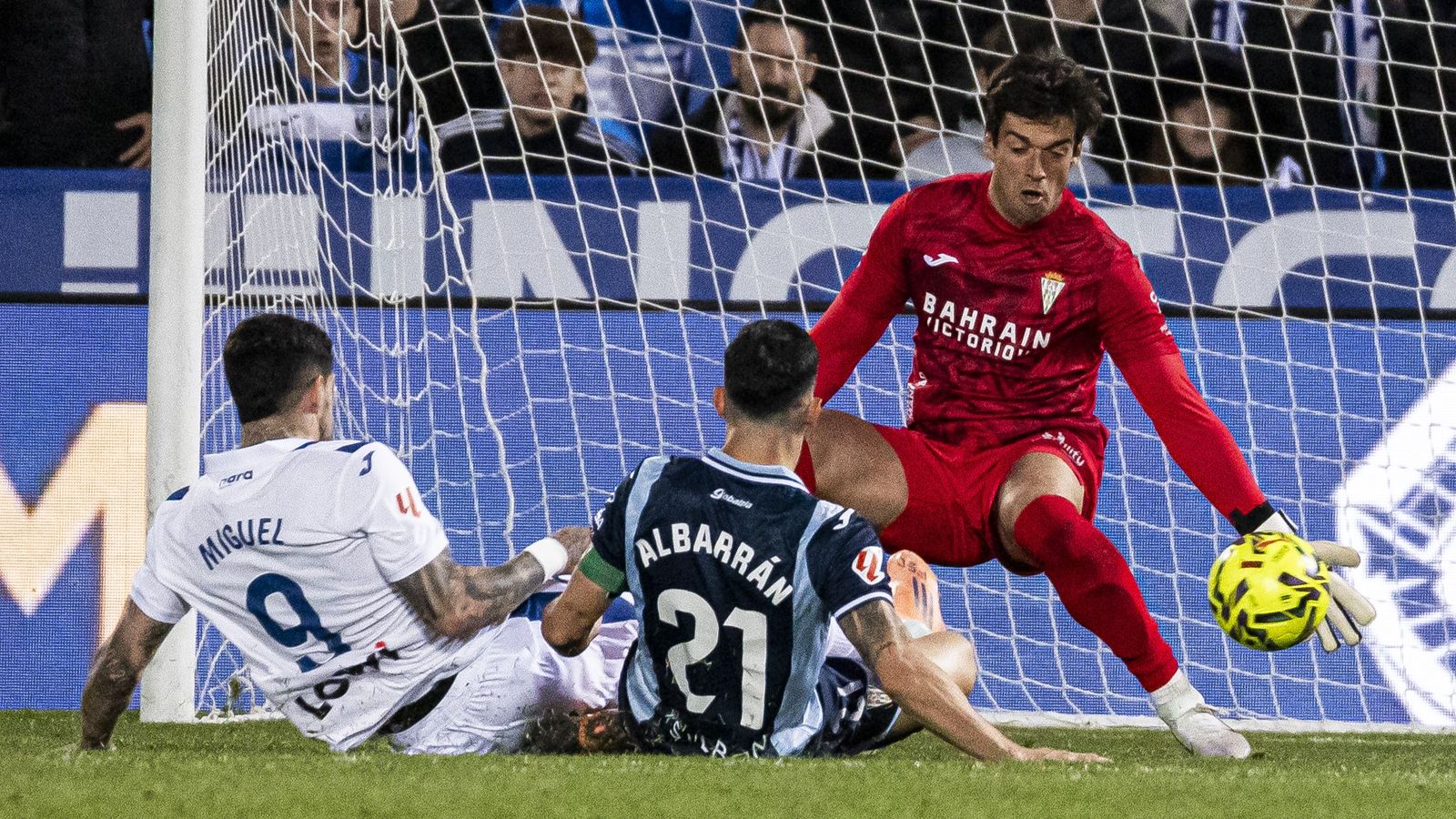 Iker Álvarez hace una parada en el Leganés - Córdoba CF, uno de sus cinco partidos sin encajar gol.