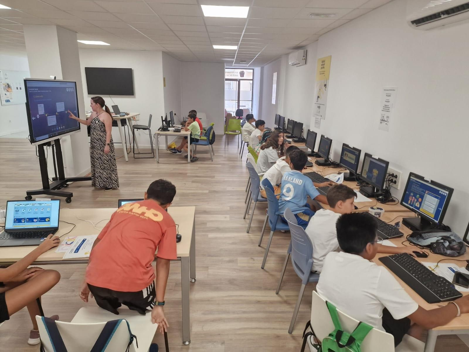 Participantes de uno de los campamentos digitales en Huércal Overa.