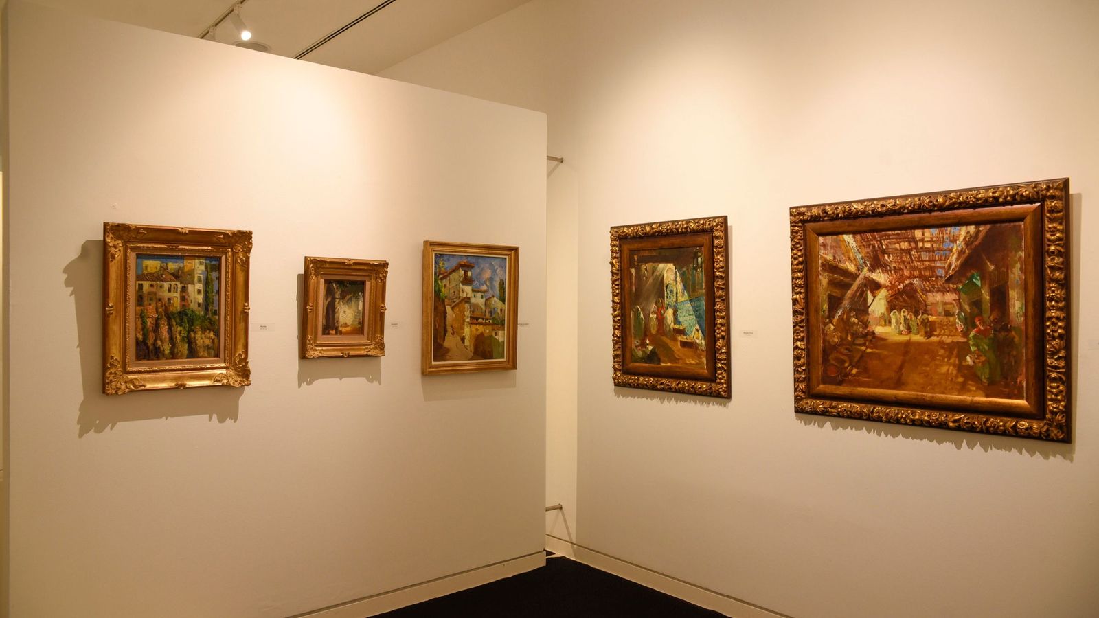 Cuadros de José Cruz Herrera expuestos en el museo.