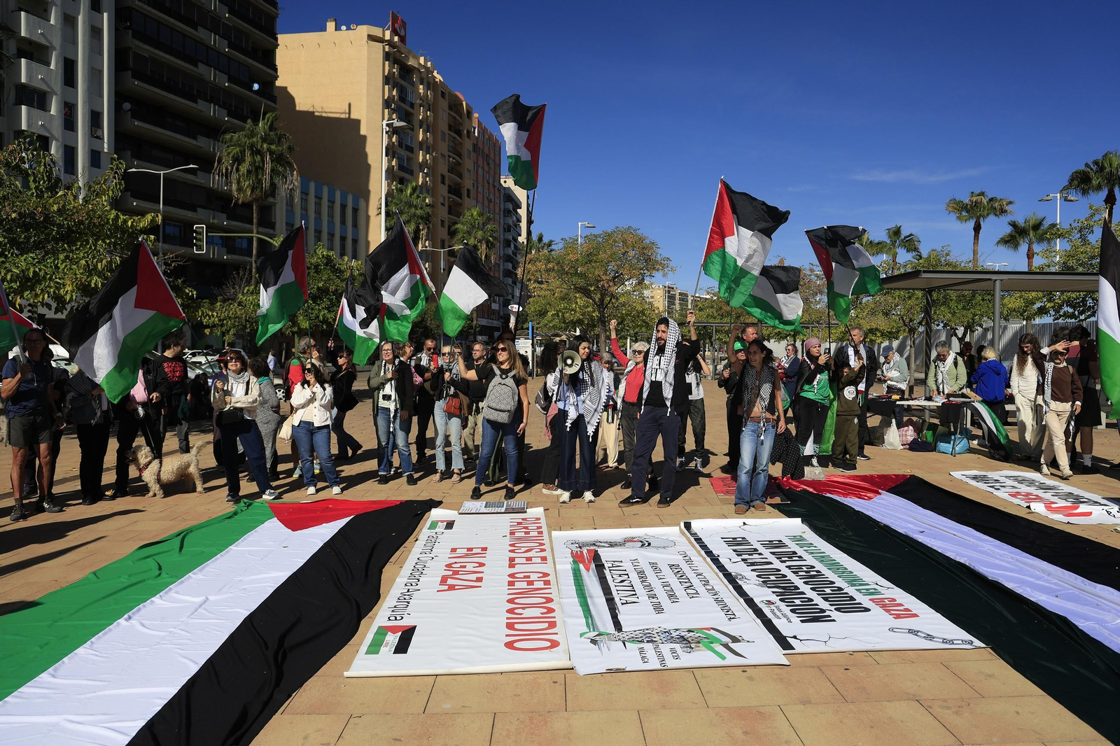 Fotos de la protesta en Algeciras contra el envío de armas a Israel