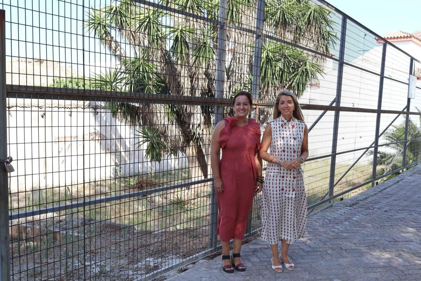 Las delegada, durante la visita.