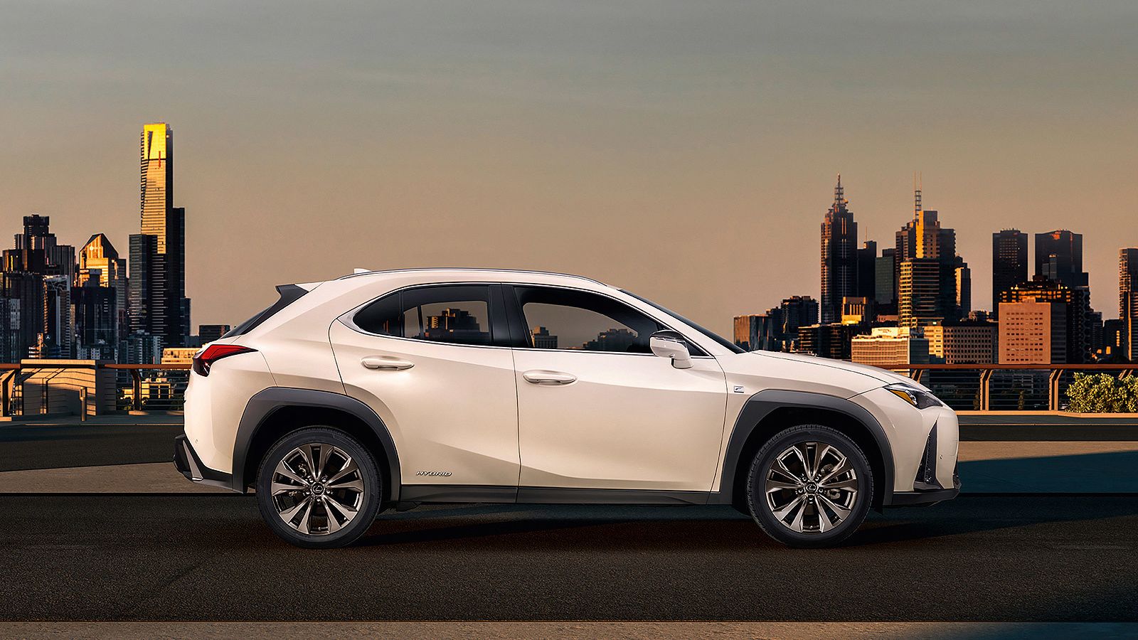 El UX con sus 4,5 metros, es un SUV de tamaño medio.