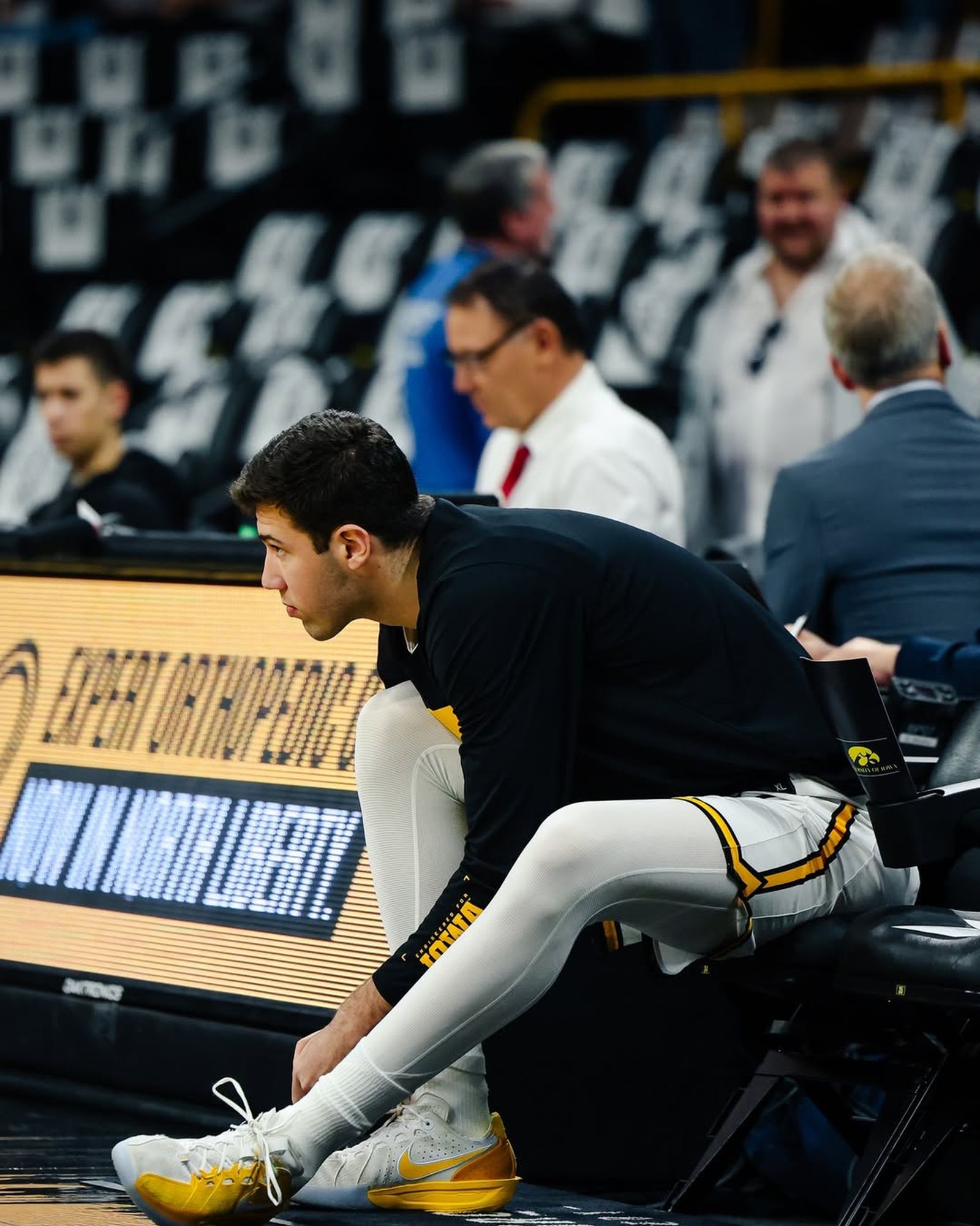 NCAA: Álvaro Folgueiras se sale ante UCLA