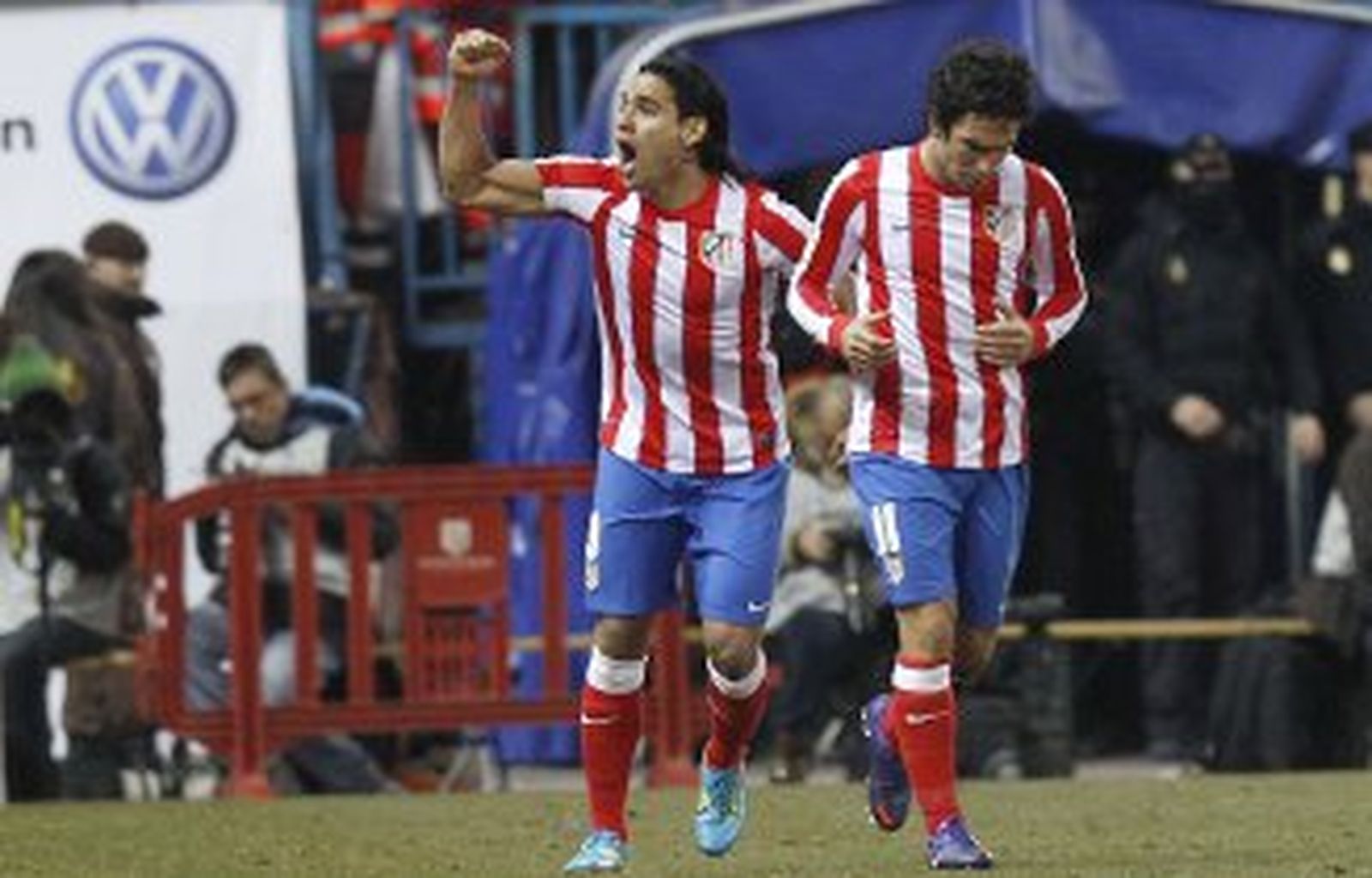 Messi mantiene la ilusión del Barcelona en la Liga