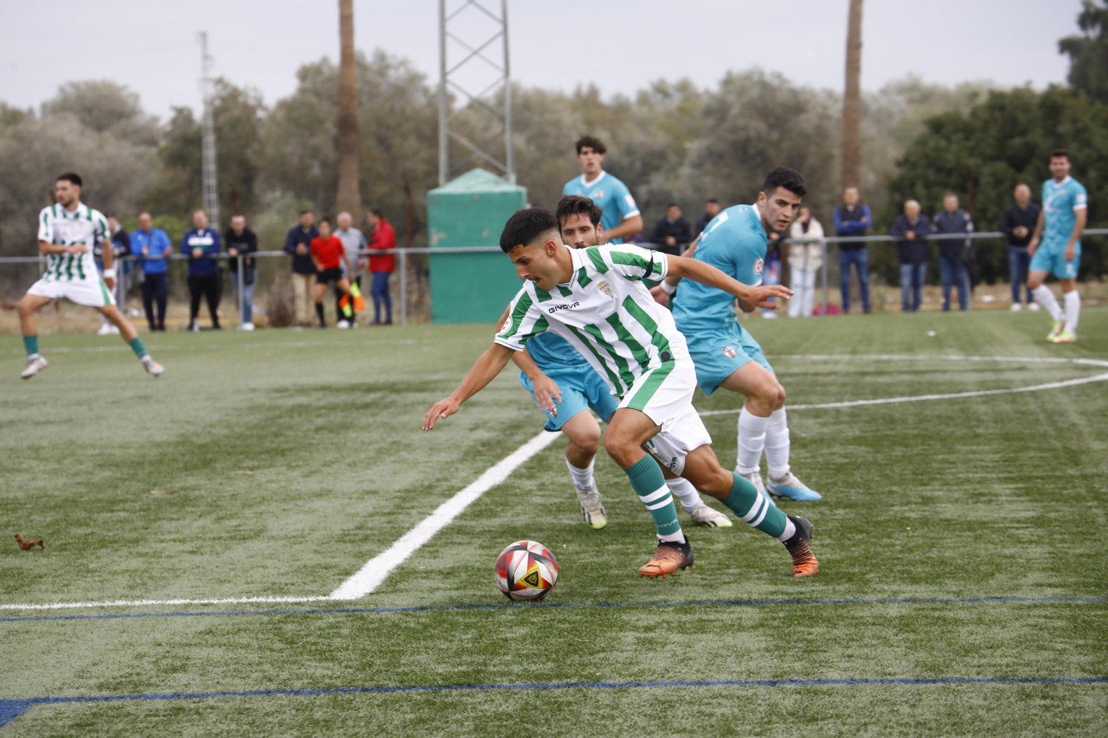 Las mejores fotos del derbi provincial entre el Córdoba B y el Pozoblanco