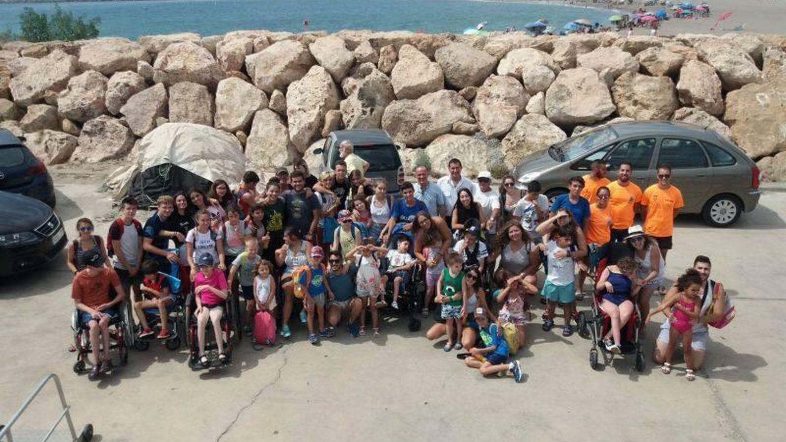 Foto de familia de los participantes de la actividad.