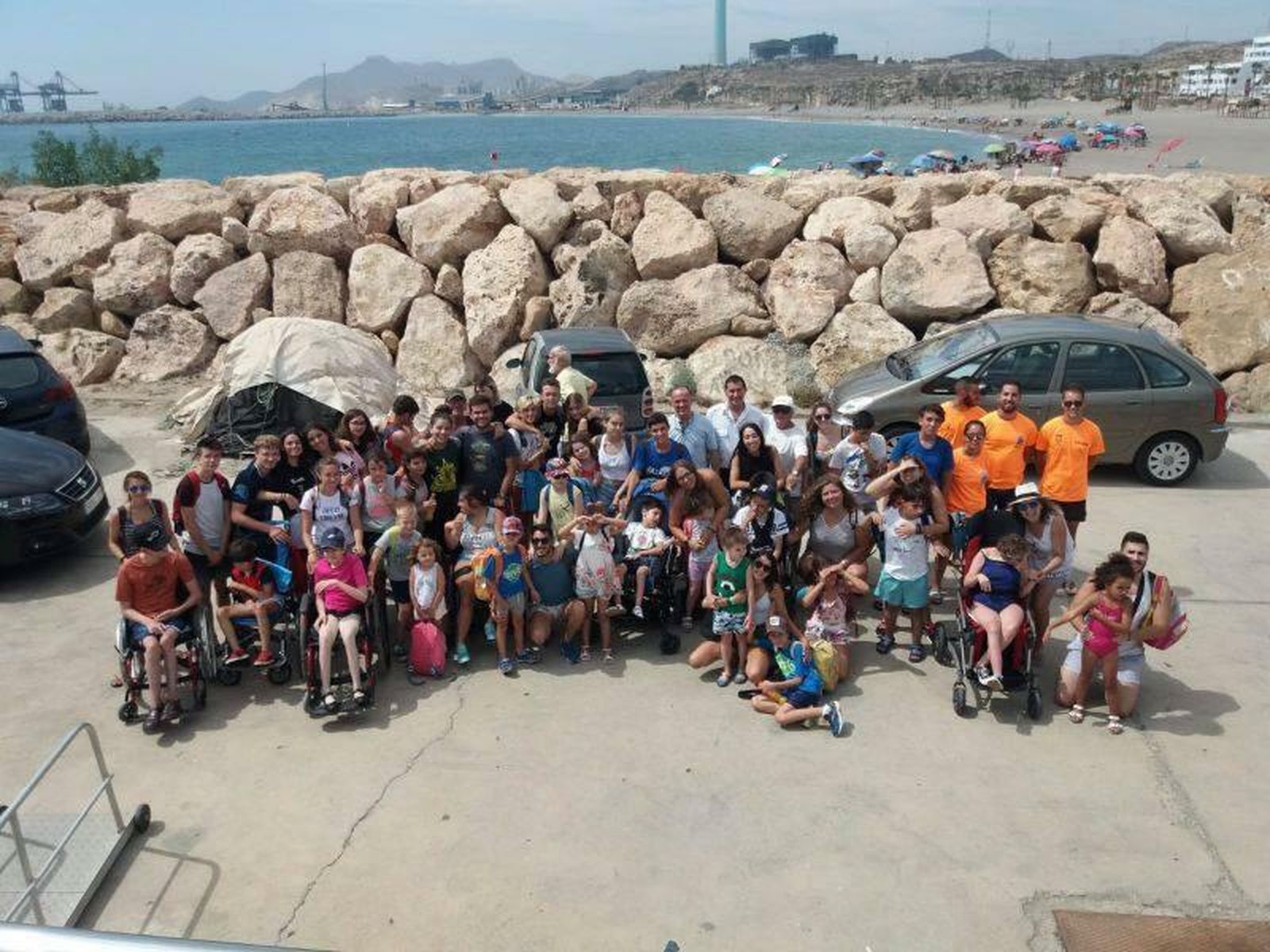 Foto de familia de los participantes de la actividad.