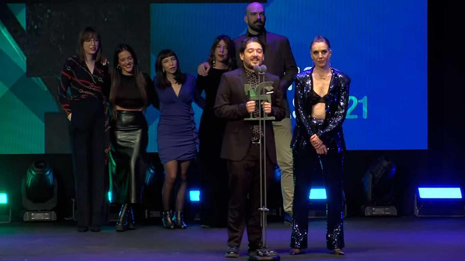 El equipo de Playz recogiendo el Premio Ondas a mejor programa de entretenimiento