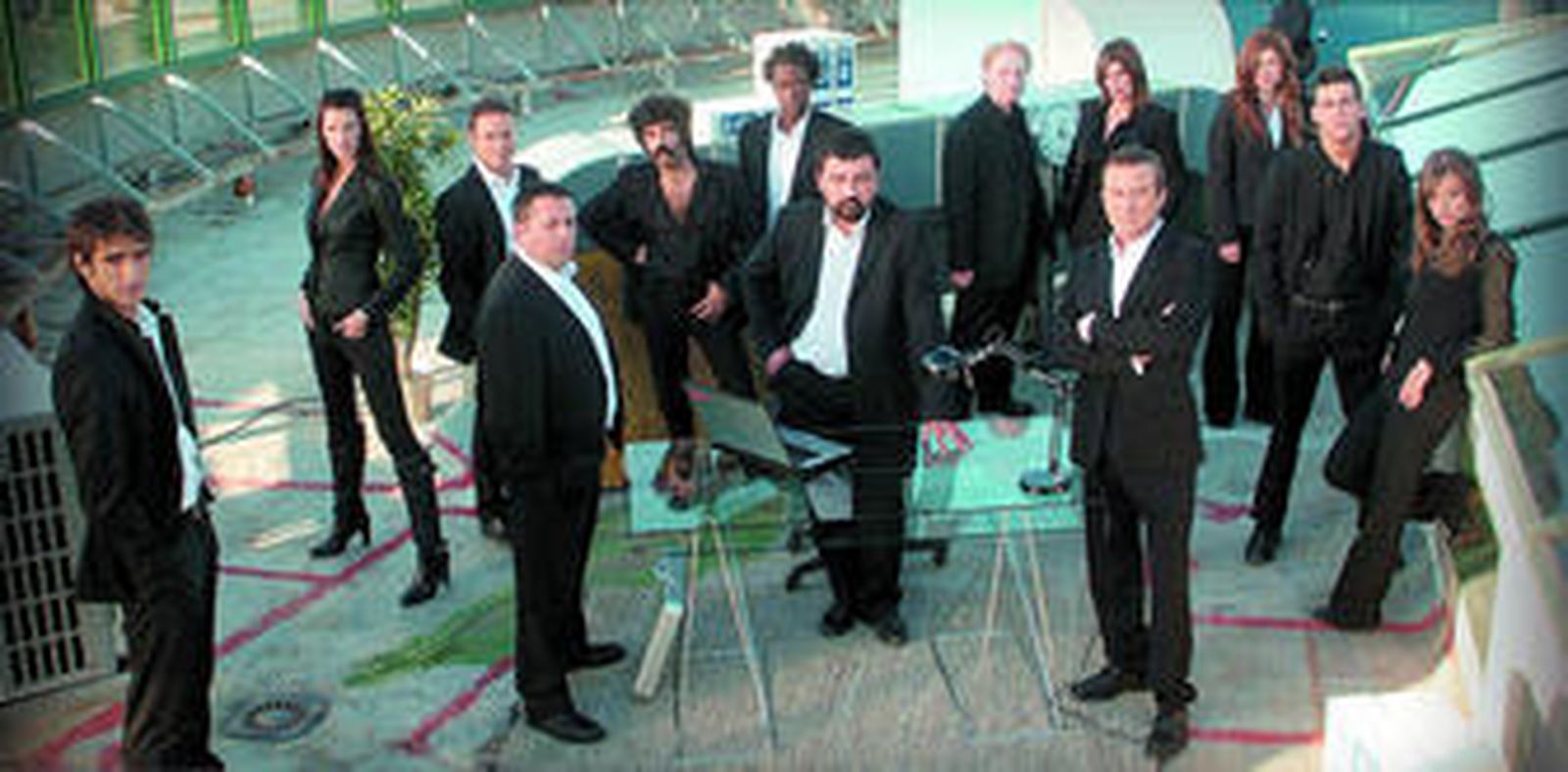 El reparto de actores al completo de la quinta temporada de la serie 'Los hombres de Paco'.