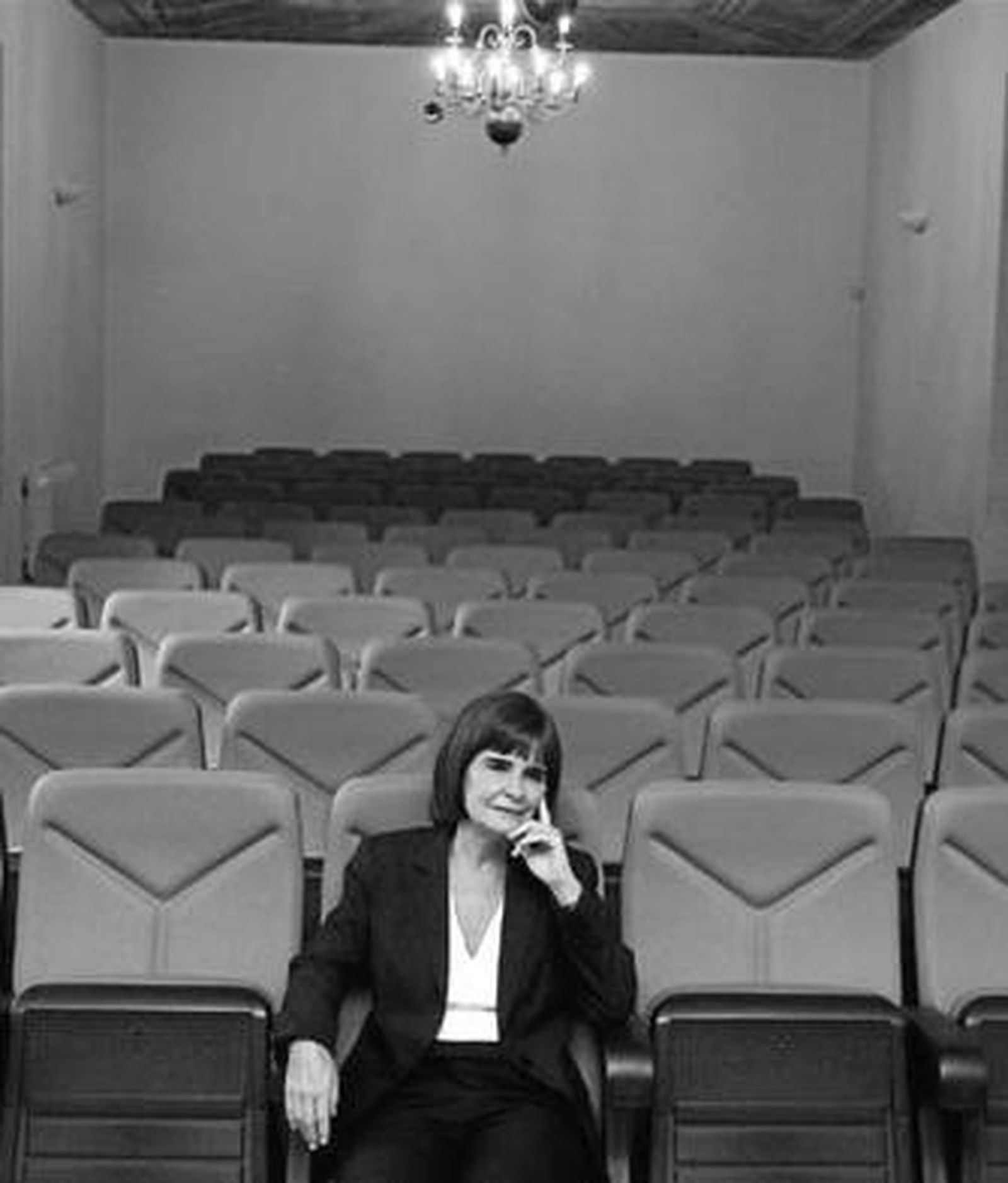 Tecla Lumbreras, en la sede del Ateneo, donde presenta su candidatura a la presidencia.