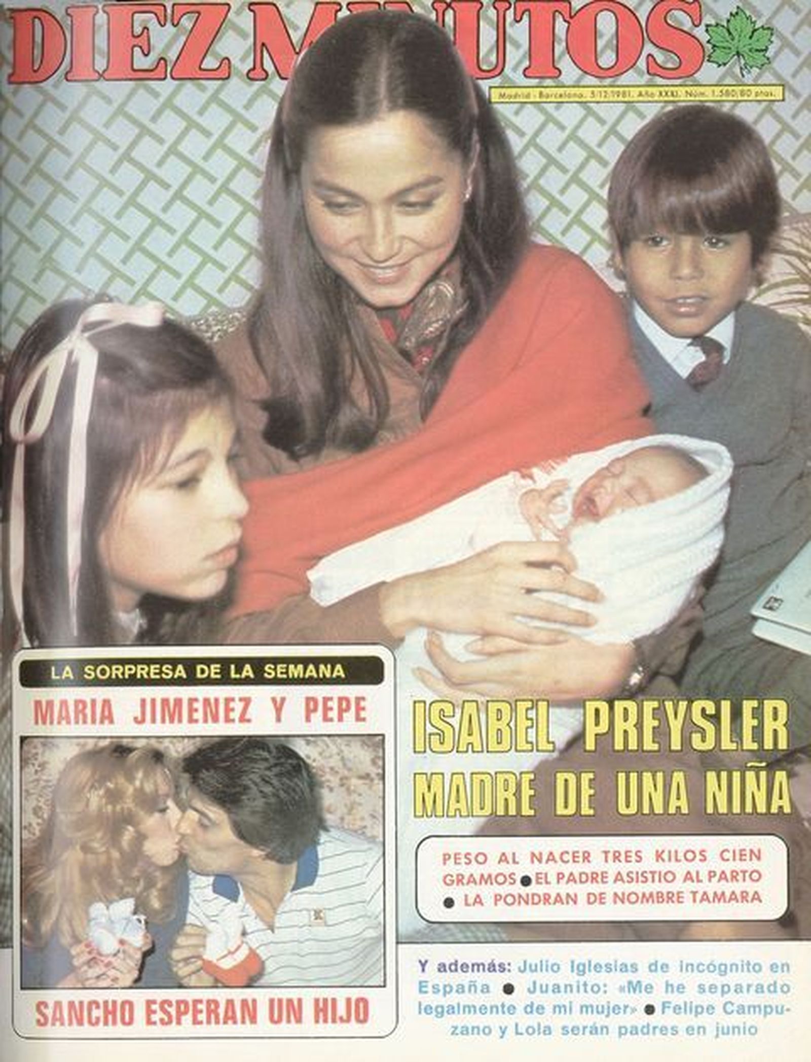 Tamara Falcó en brazos de Isabel Preysler, entre sus hermanos Chábeli y Enrique. Diciembre de 1981