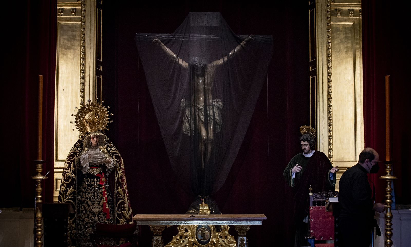 Las imágenes de El Cristo de la Buena Muerte de los Estudiantes velado