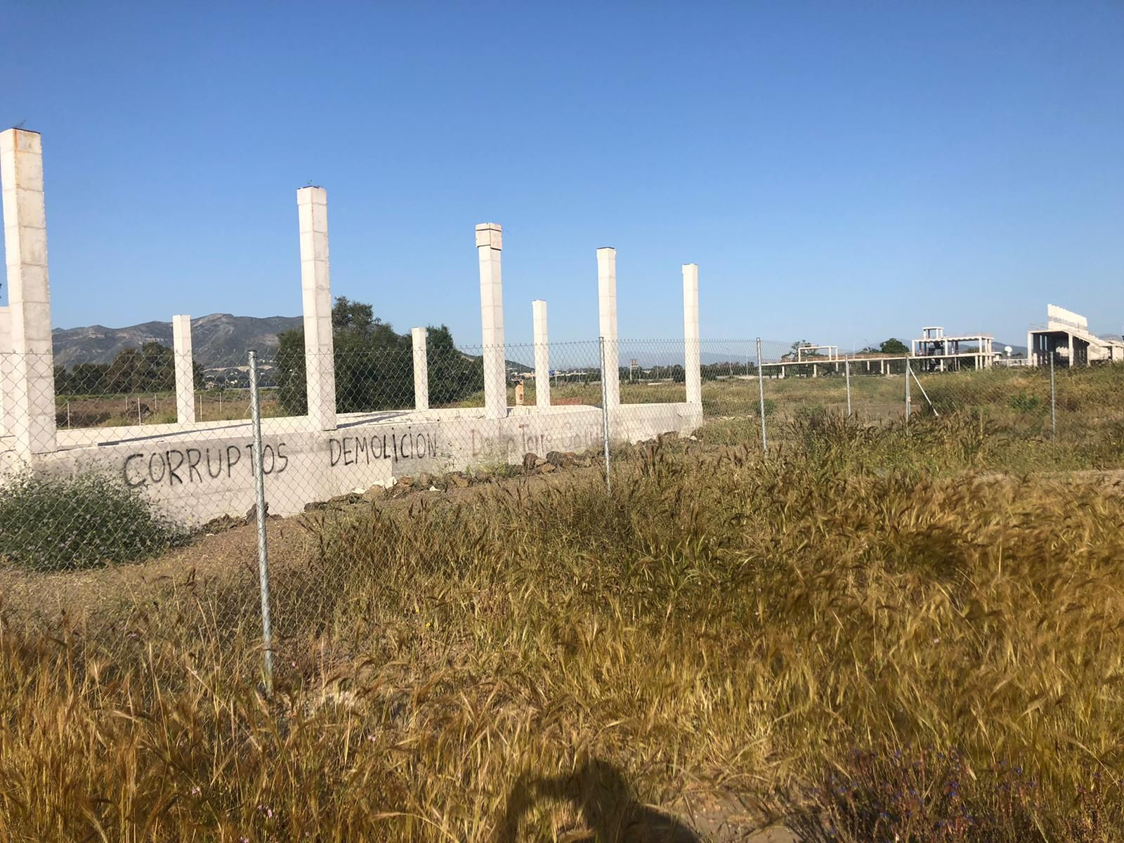 Las obras abandonadas de La Academia del Málaga en Arraijanal