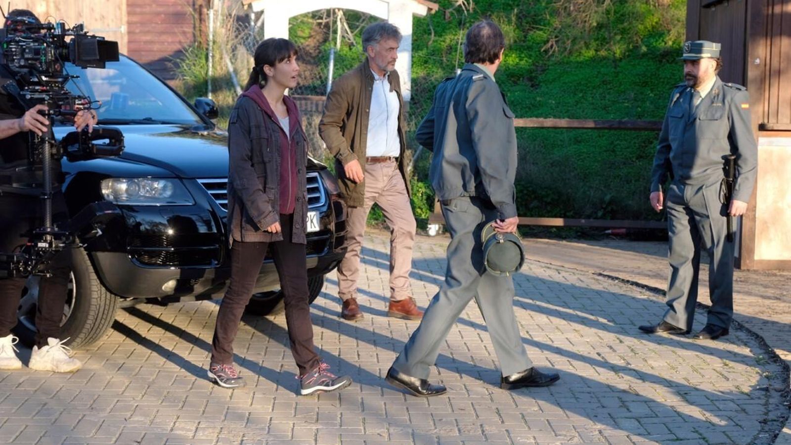 Megan Montaner y Francis Lorenzo llegando al set