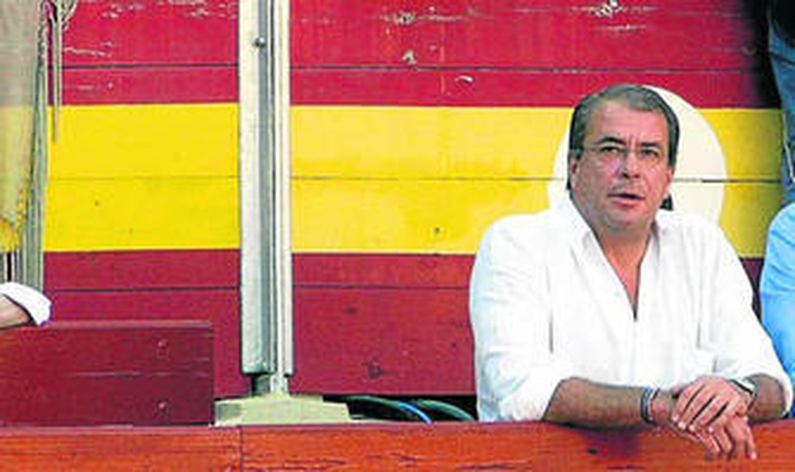 El empresario Pablo Chopera en el callejón de la plaza de Almería, que también gestiona.