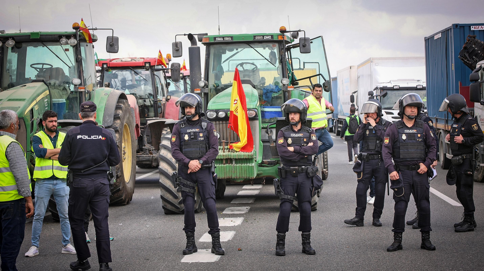 Mucha policía y pocos tractores