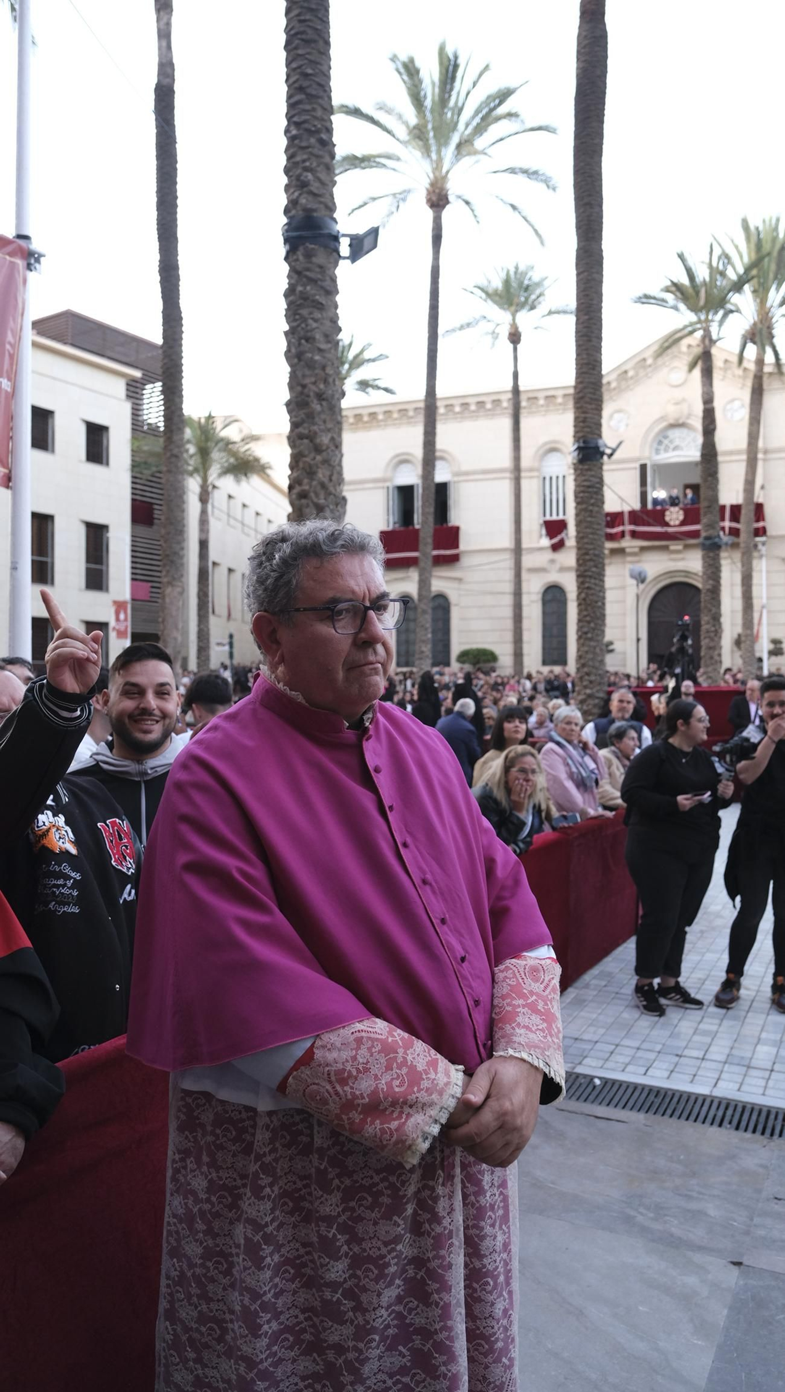 Estudiantes en la Semana Santa de Almería 2025