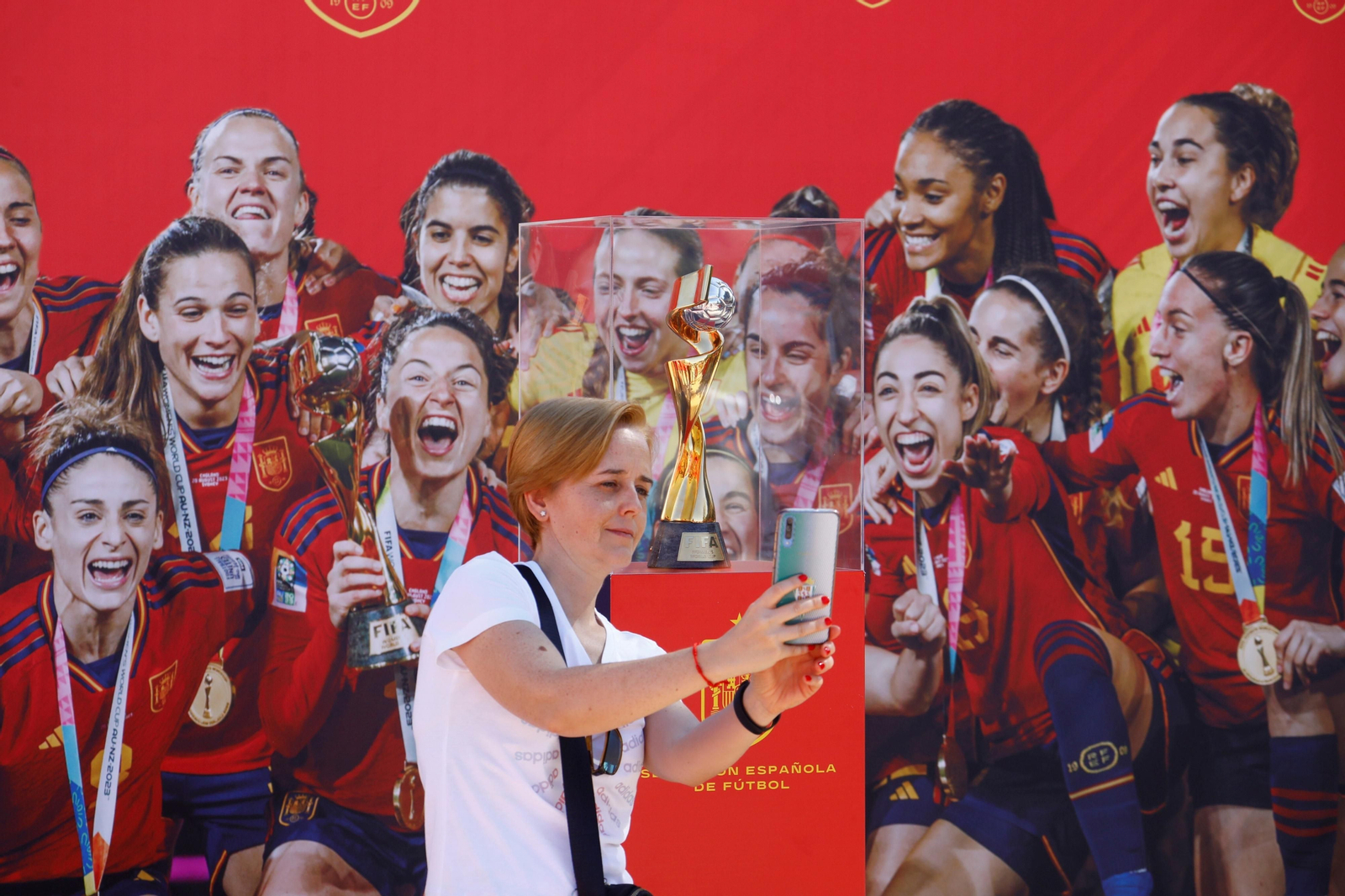 Córdoba se divierte en la 'Fan Zone' previa al partido de España ante Suiza, en imágenes