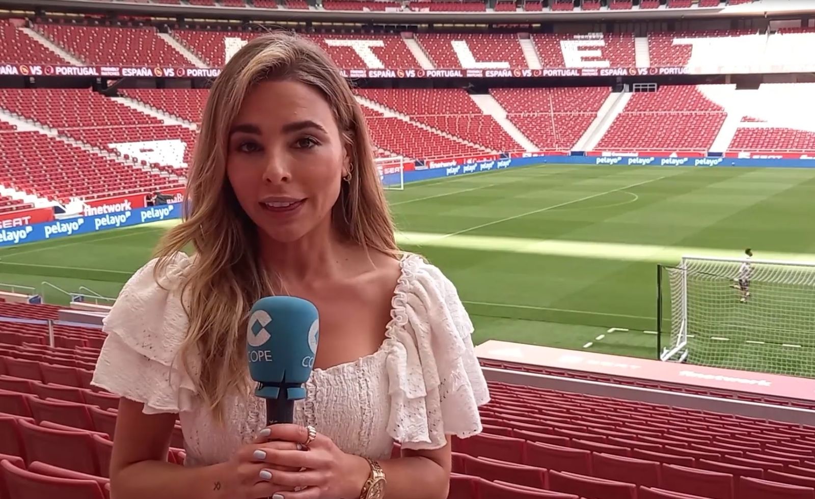 Helena Condis en plena conexión en un espacio deportivo de COPE