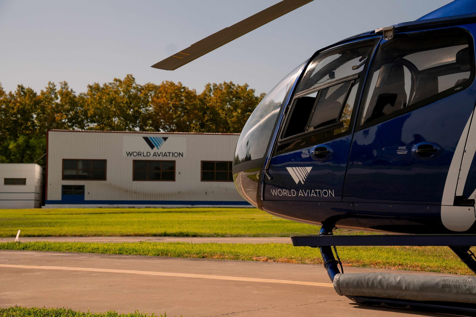 La base de la compañía española en el Helipuerto de la Cartuja.