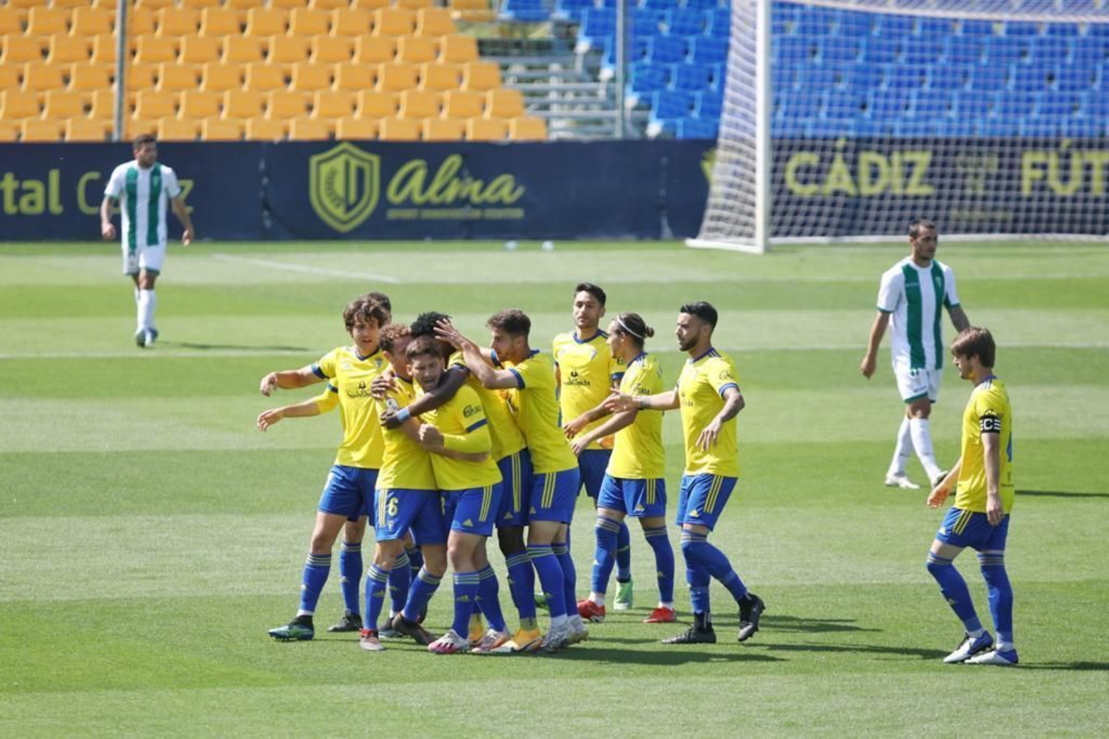 Las imágenes de la derrota del Córdoba CF ante el Cádiz B