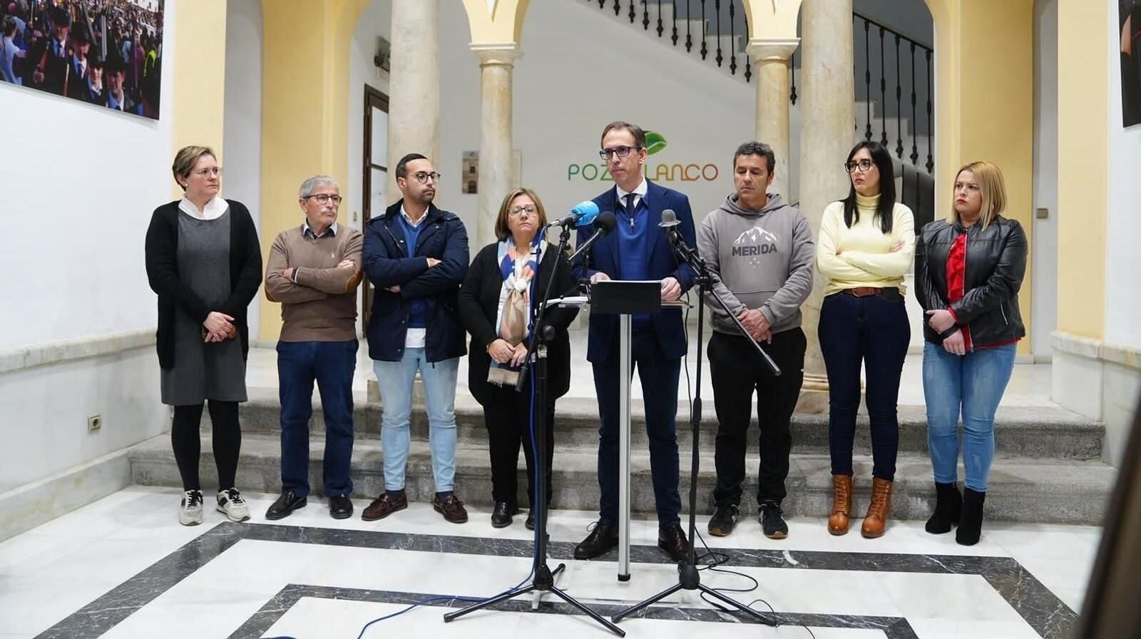 El alcalde de Pozoblanco, Santiago Cabello, durante su comparecencia.