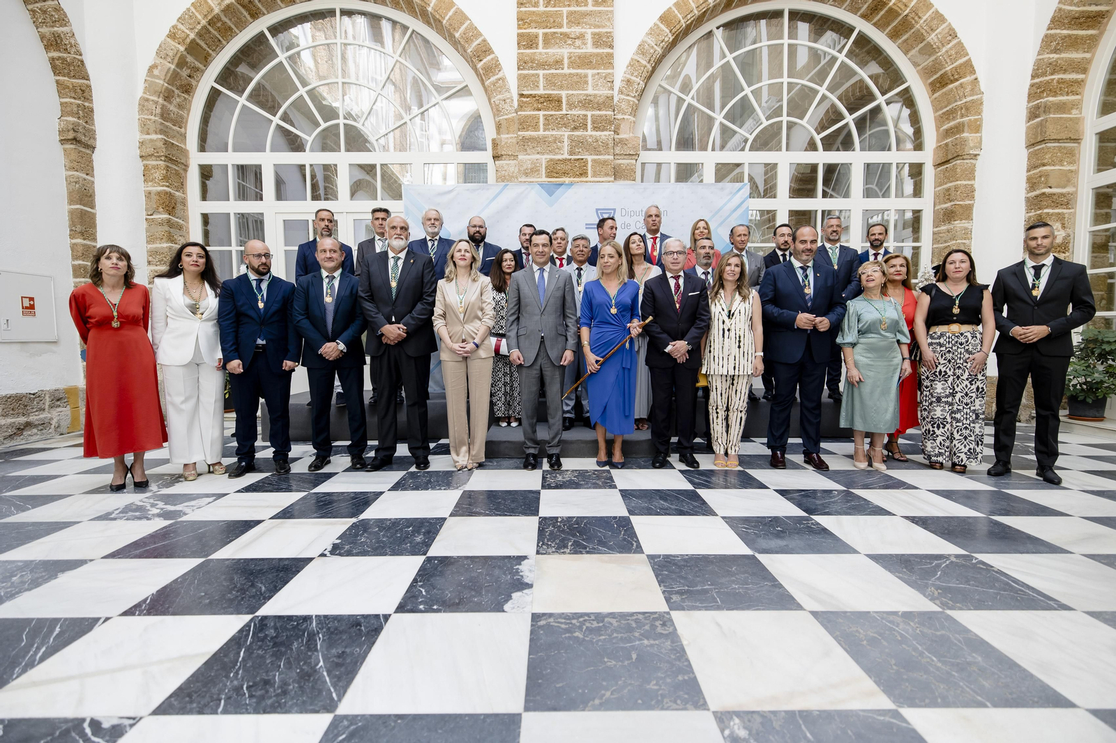 Las imágenes del pleno de investidura de la Diputación de Cádiz.