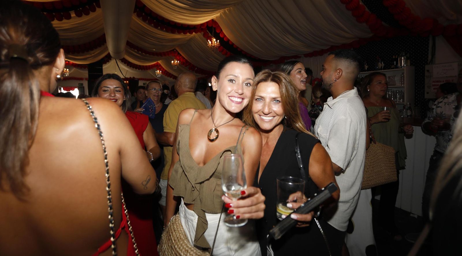 Búscate en las fotos del Día de la Mujer en la Feria de Tarifa
