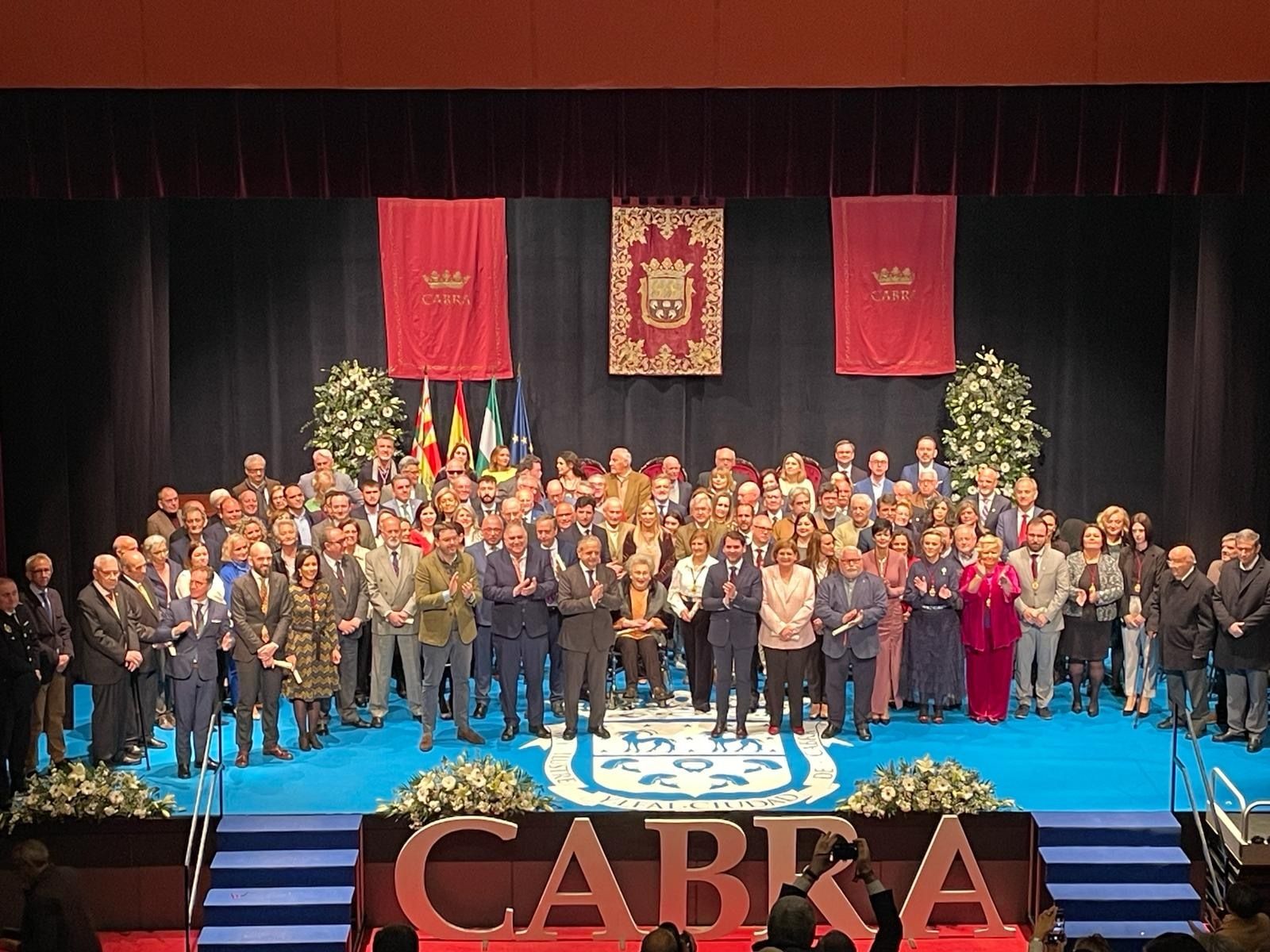 El homenaje de Cabra a las corporaciones municipales democráticas, en imágenes