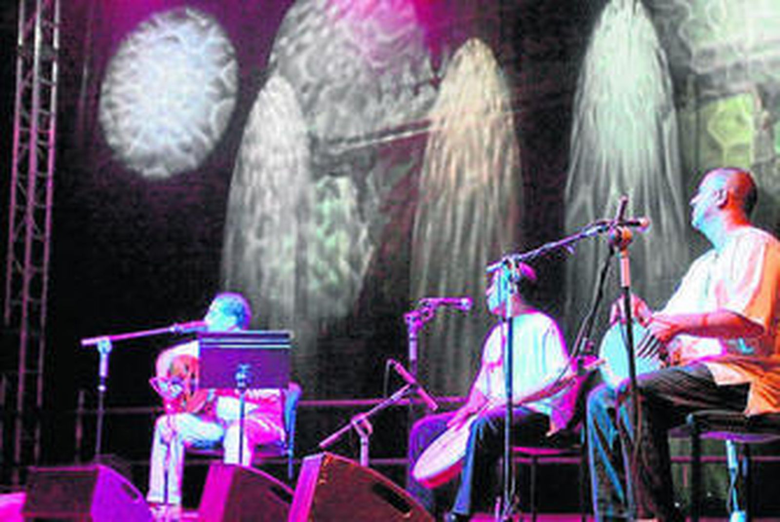 Al-Maqam durante su actuación en la Plaza Vieja.