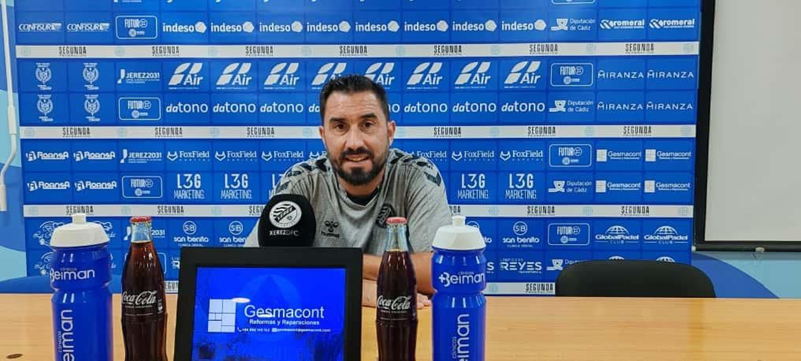 Antonio Fernández, en la sala de prensa de Chapín en la previa del encuentro contra el Malagueño.