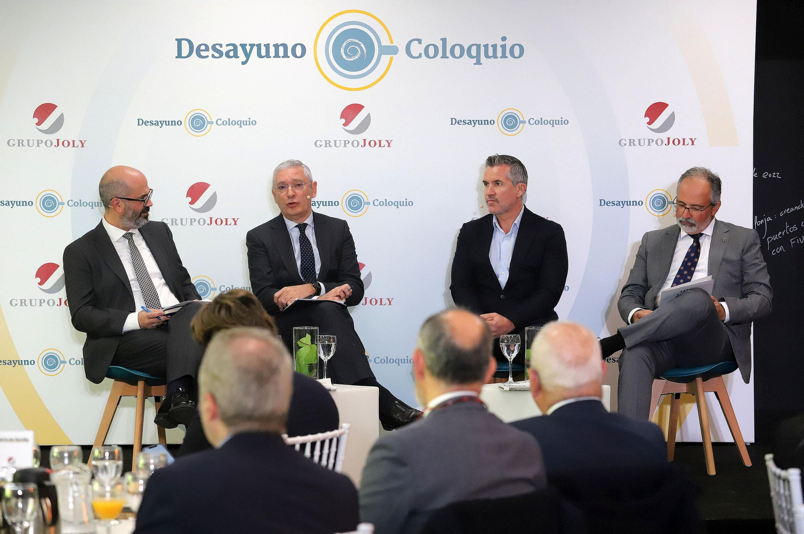 Imágenes del Desayuno Coloquio "Enomía azul, claves para el desarrollo sostenible" organizado por el Grupo Joly