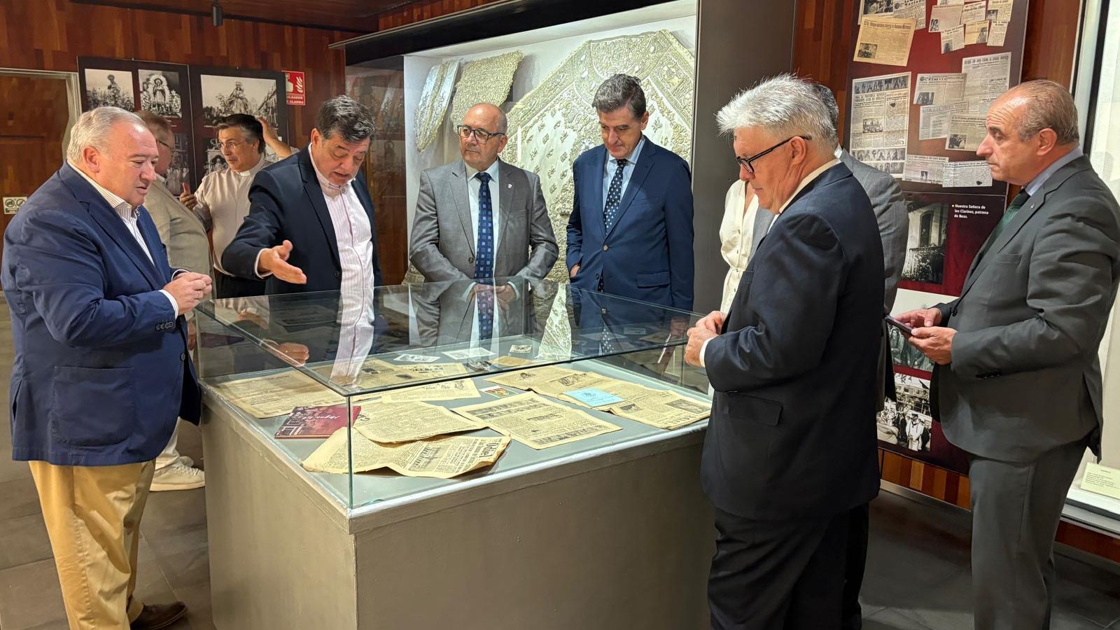 Documentos históricos de la Magna de 1954 que se muestran tras 71 años en el santuario de Nuestra Señora del Rocío.