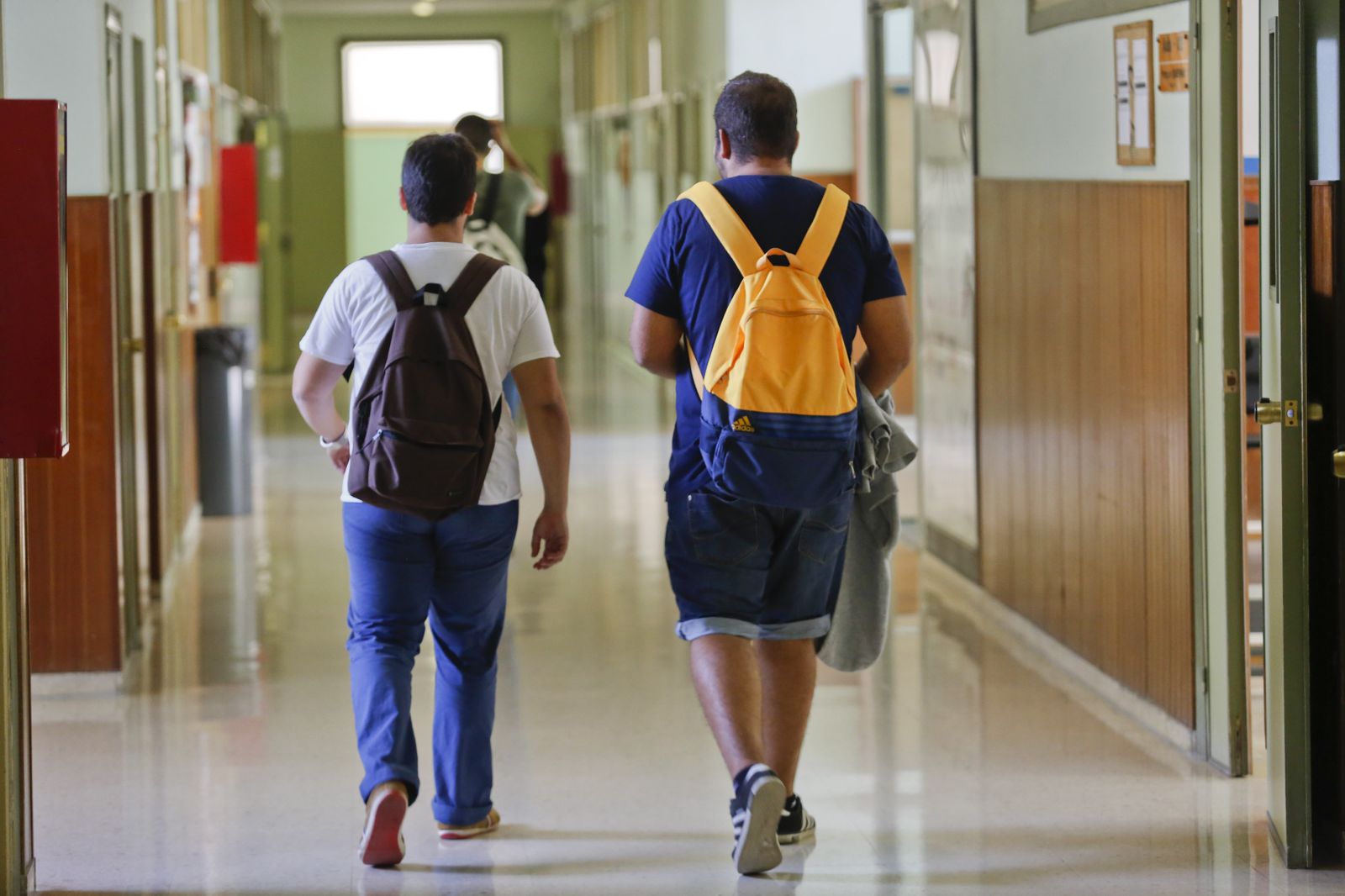 Alumnos en la Facultad de Económicas.