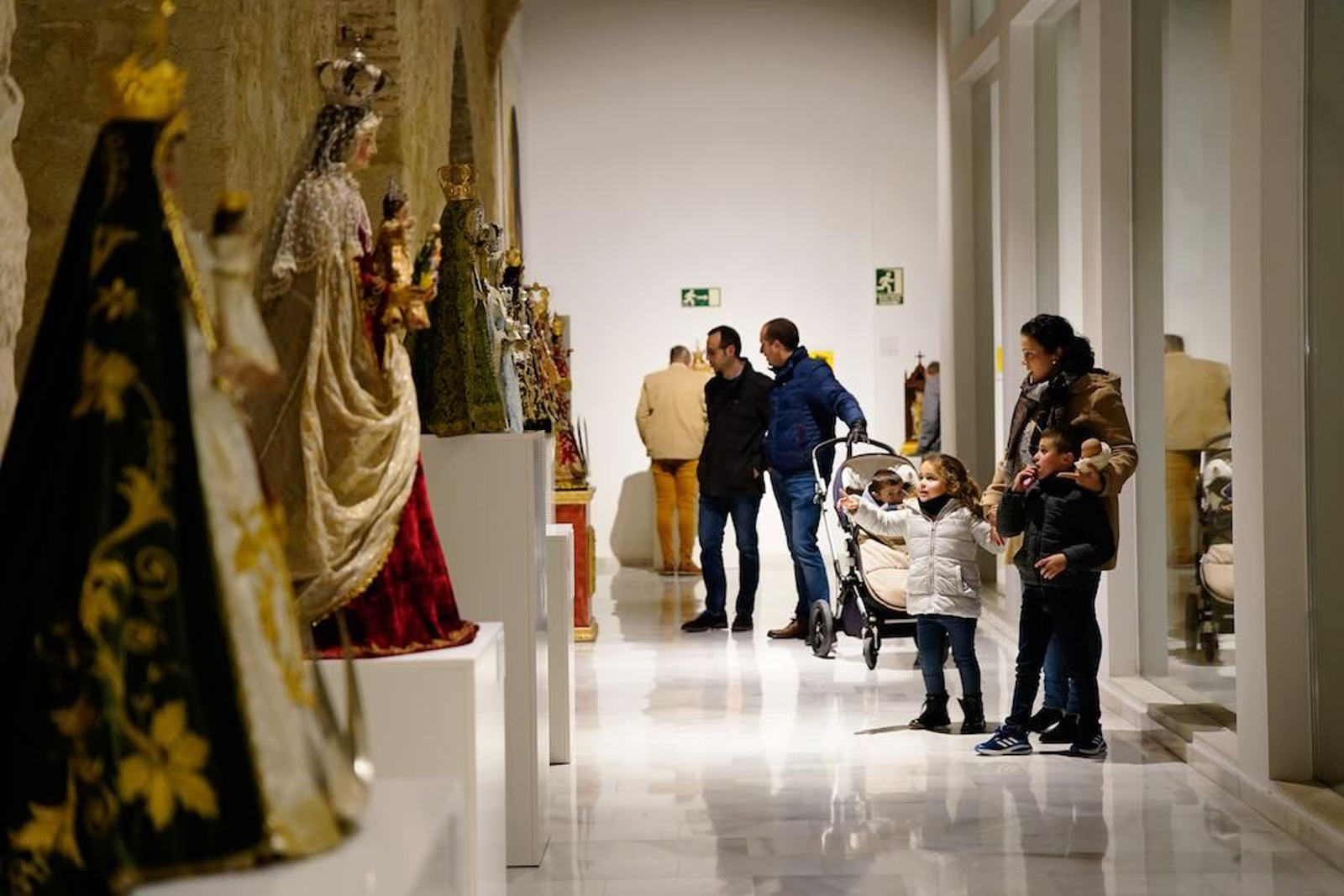 Visitantes en la exposición 'Araceli en el arte'. Visitantes en la exposición 'Araceli en el arte'.