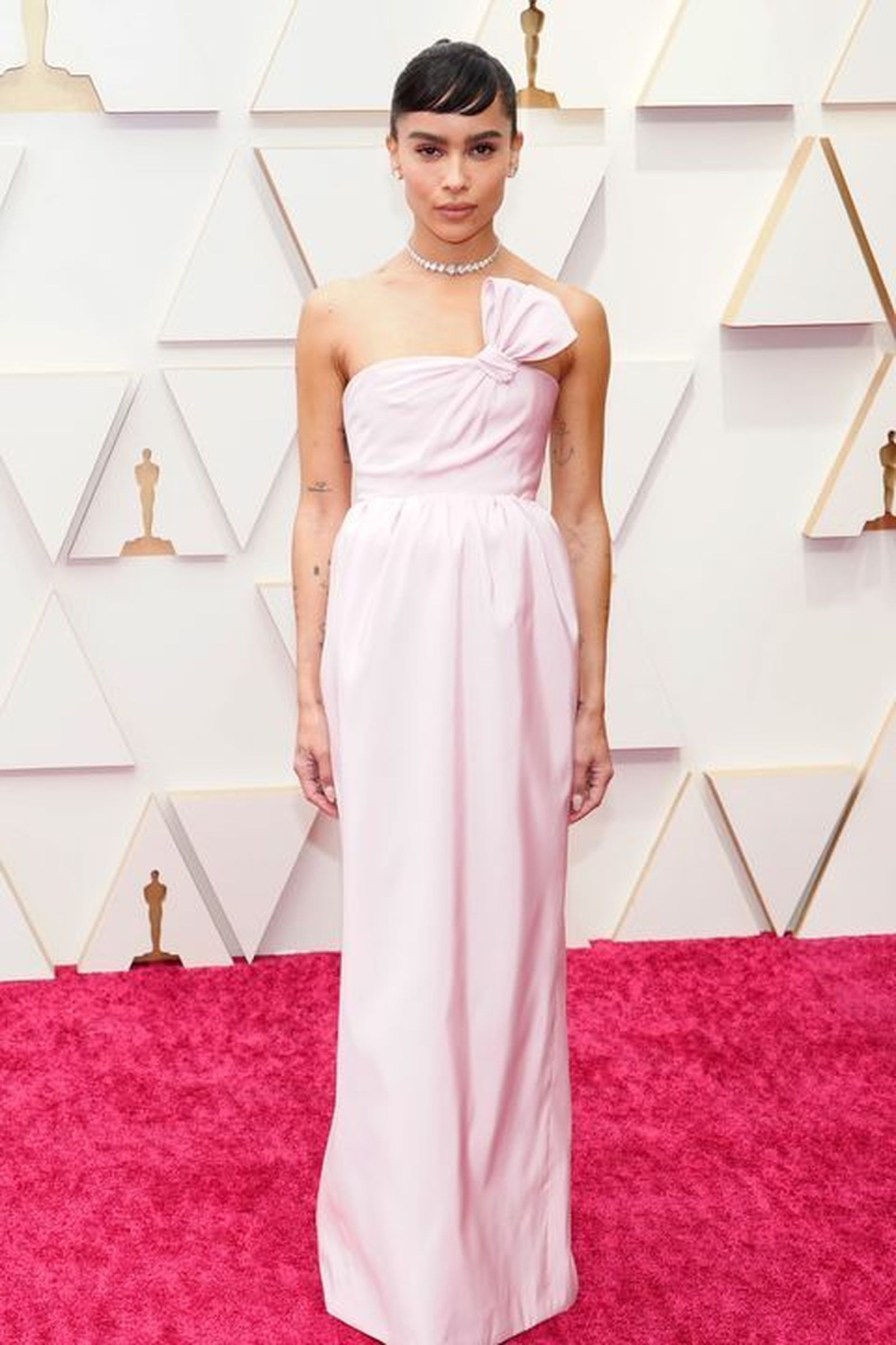 Zoe Kravitz, con un Saint Laurent rosa empolvado.