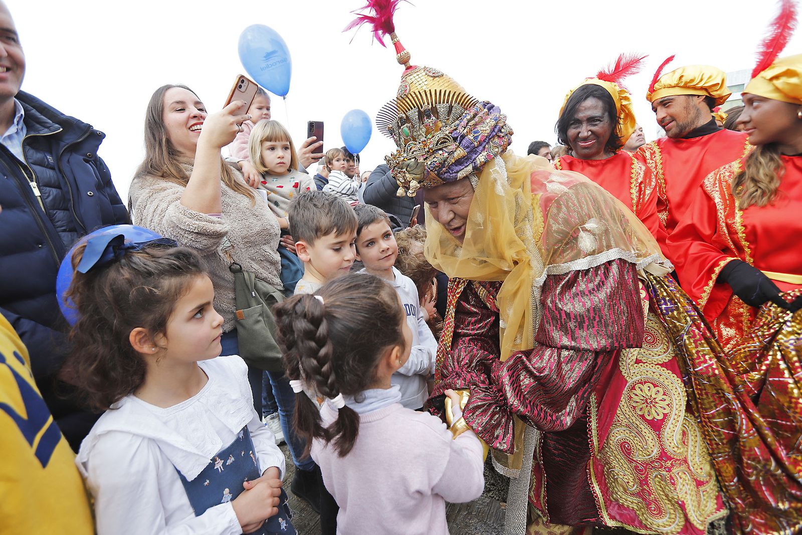 Imágenes de la mágica llegada de los Reyes Magos y la Estrella de la Ilusión a Huelva en barco