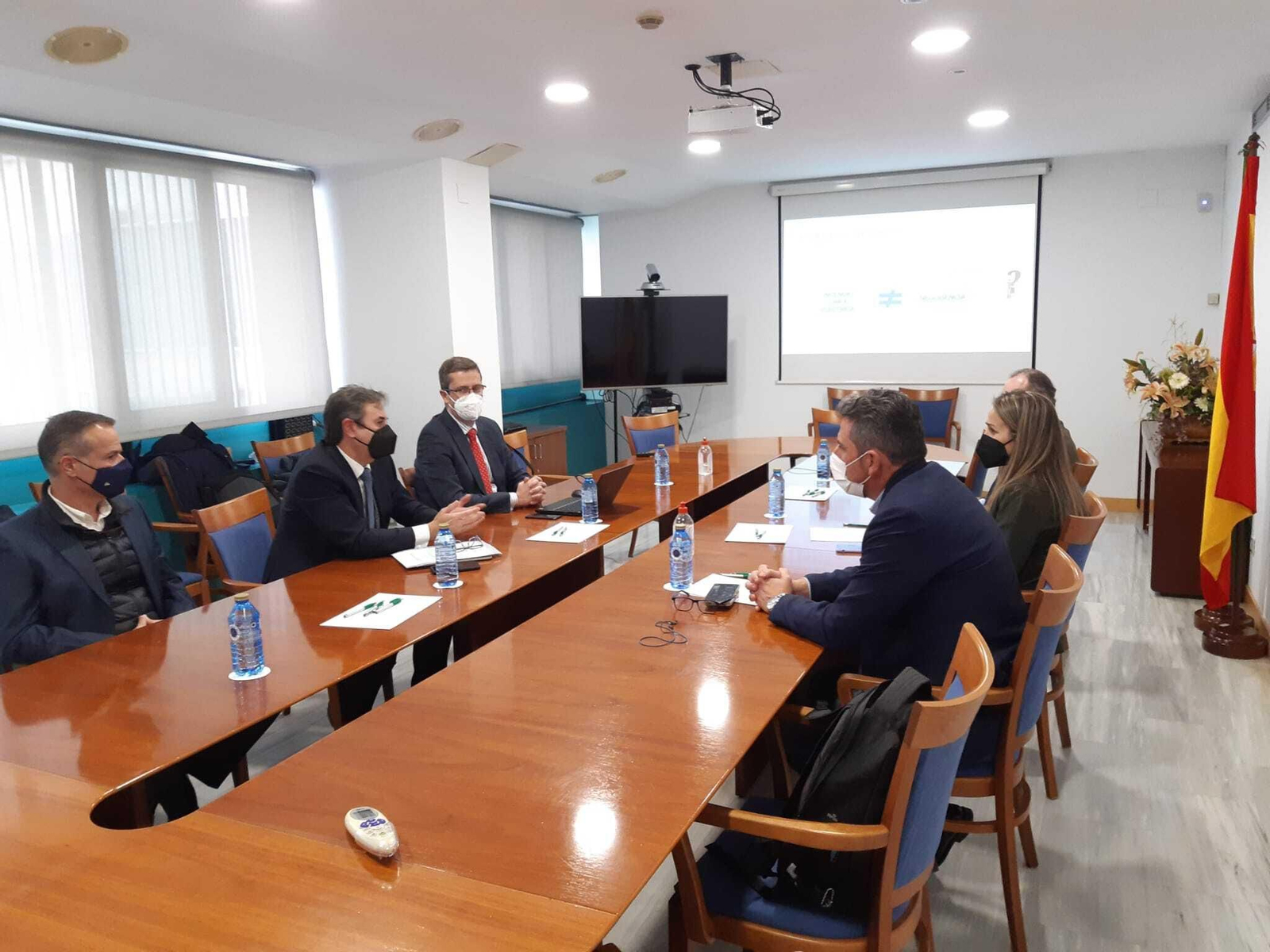 Presentación del plan de inversiones de Endesa a las autoridades provinciales de la Junta en Huelva.