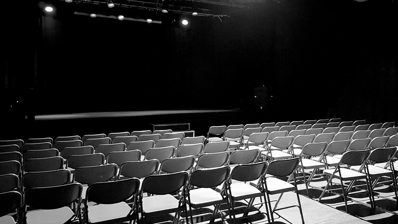 La Cochera Cabaret es un espacio donde se da todo tipo de representaciones.