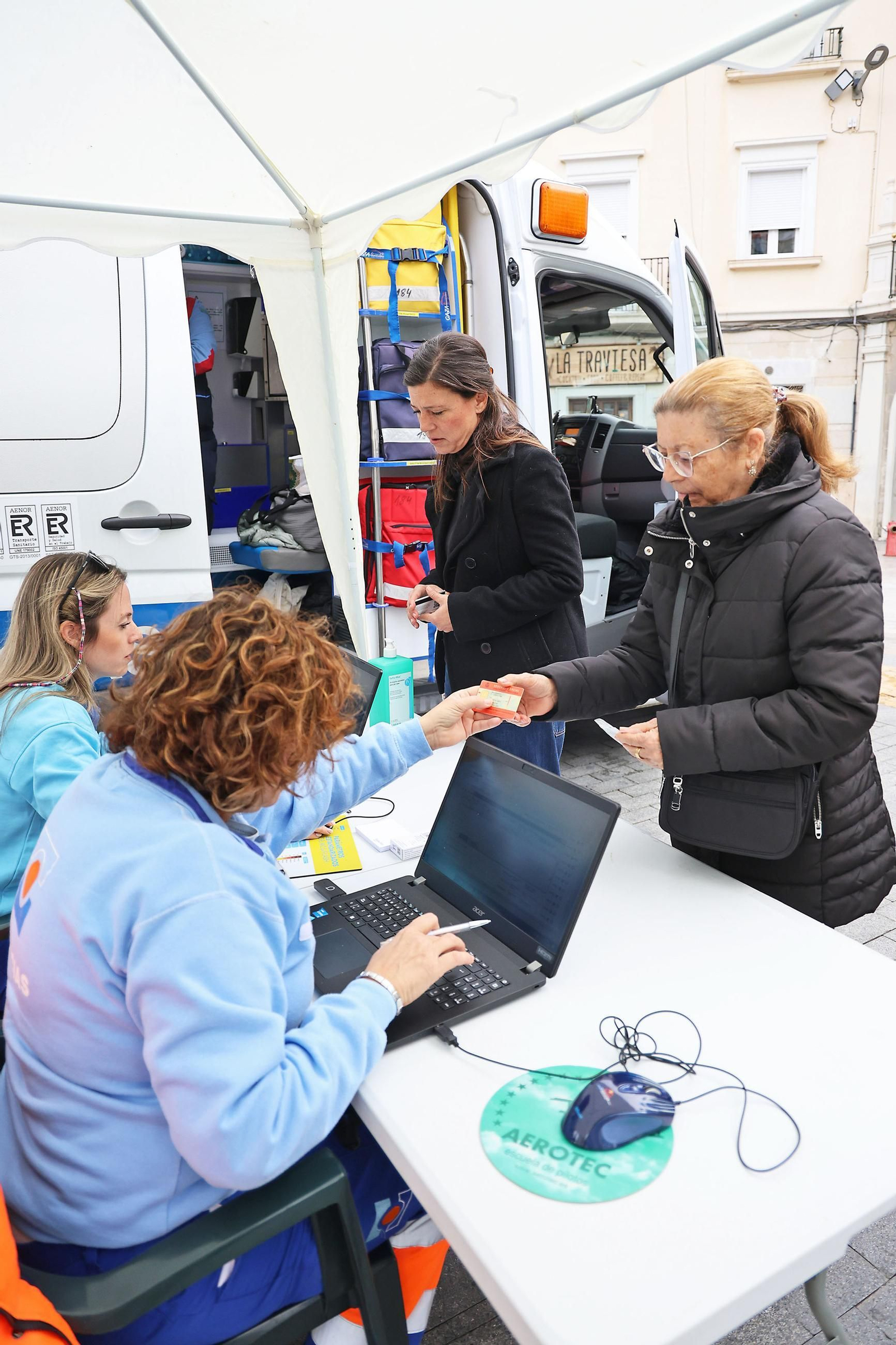 Imágenes de la jornada de vacunación sin cita frente a la gripe y el Covid-19