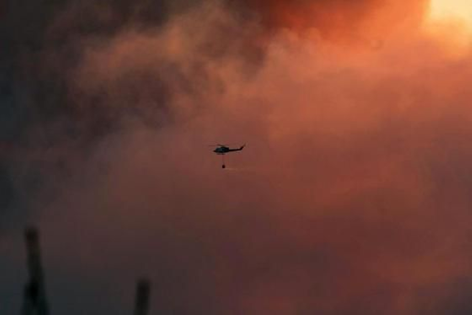 Hidroaviones trabajan en la extinción del incendio

Foto: Javier Flores