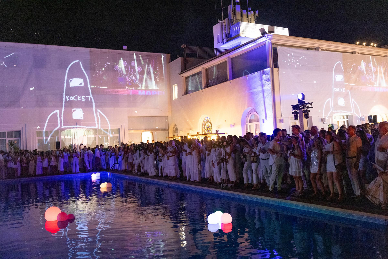 Búscate en el Cóctel de Blanco de la Copa del Rey Mapfre de vela