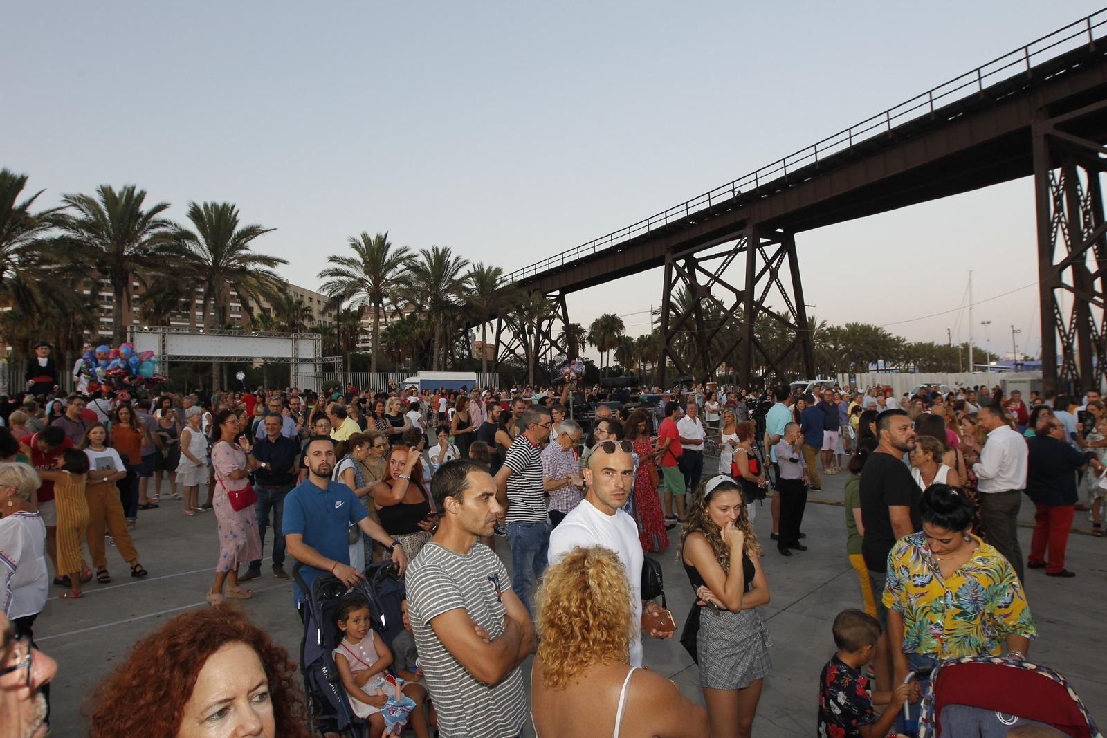 Fotogalería gigantes y cabezudos. Feria de Almería 2019
