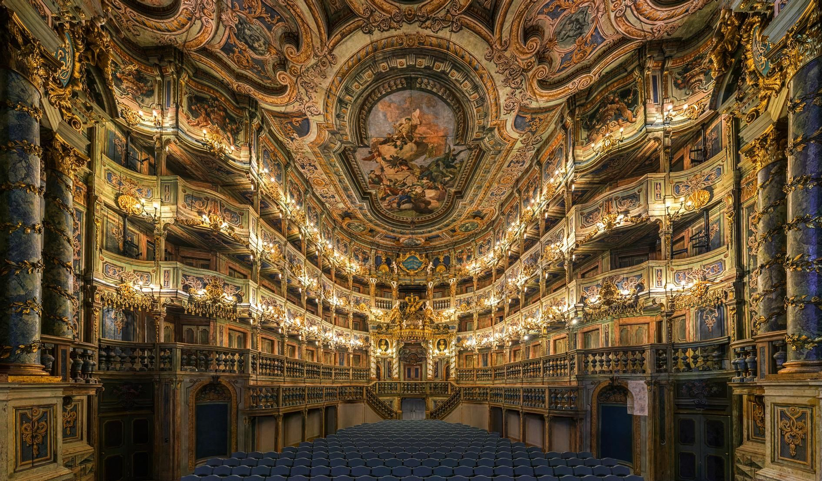El teatro de la margravina de Bayreuth, escenario actual de óperas barrocas, se construyó mediado el siglo XVIII