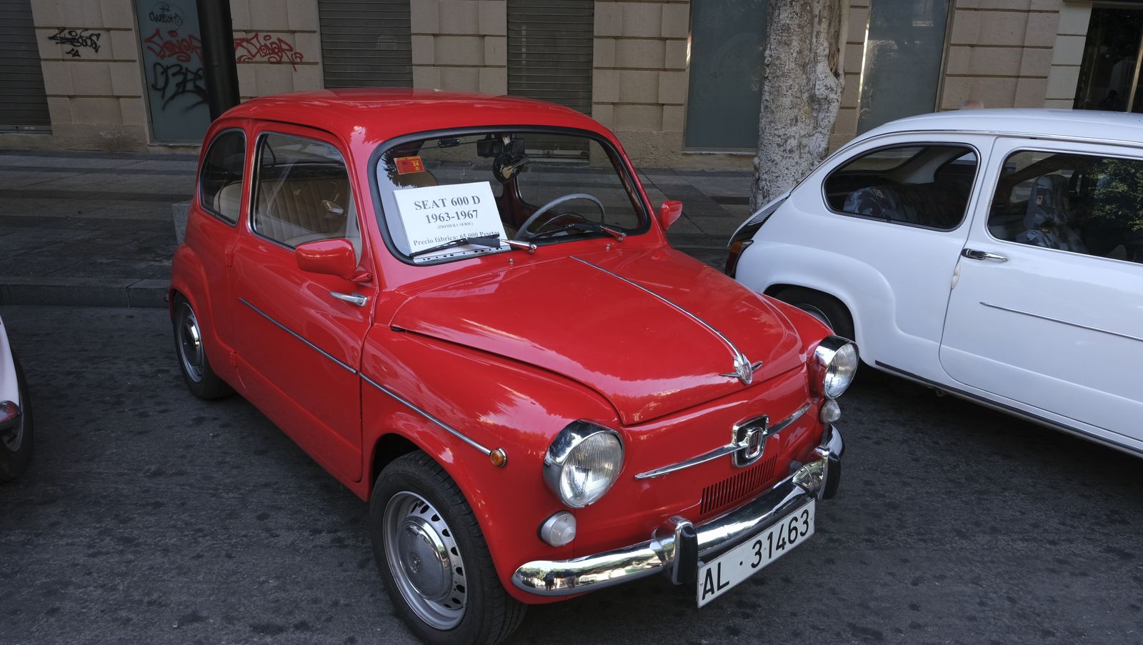 Imágenes de la exposición de Amigos del Seat 600 y Mini Cooper, en la Feria de Almería