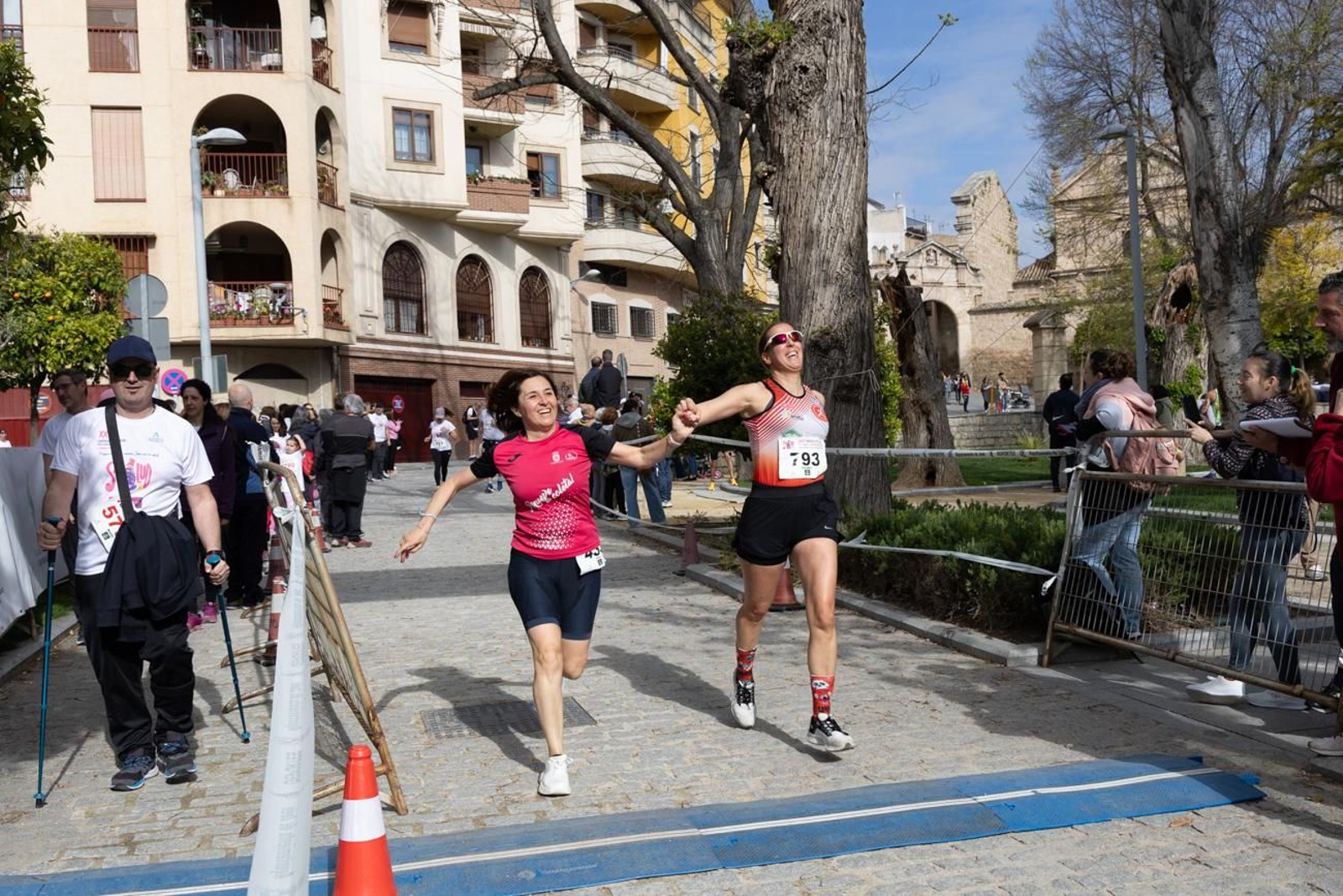Más de 2.100 participantes corren  para promover la salud en Jaén, en imágenes (2)